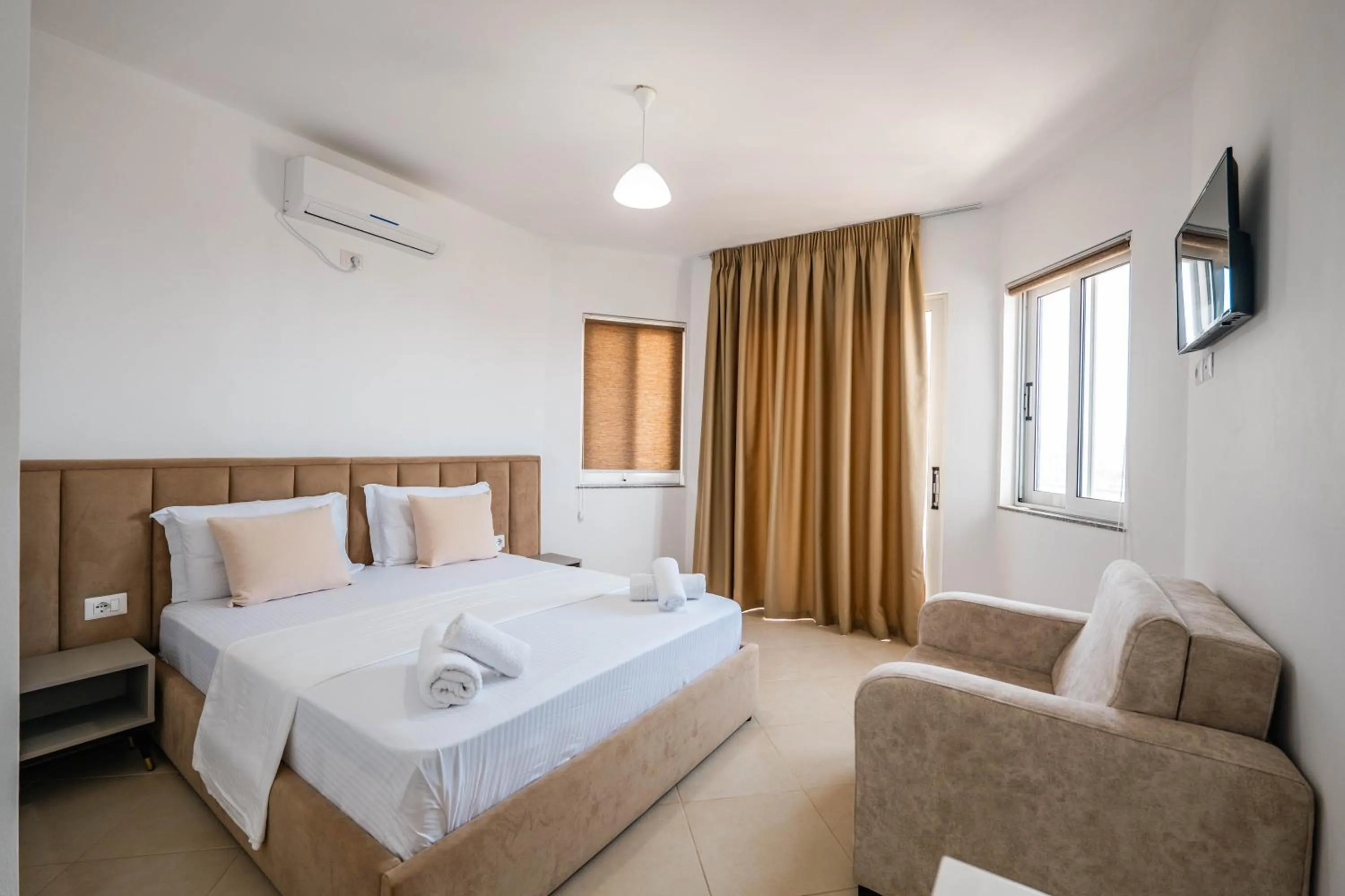 Bed in Sunshine Hotel