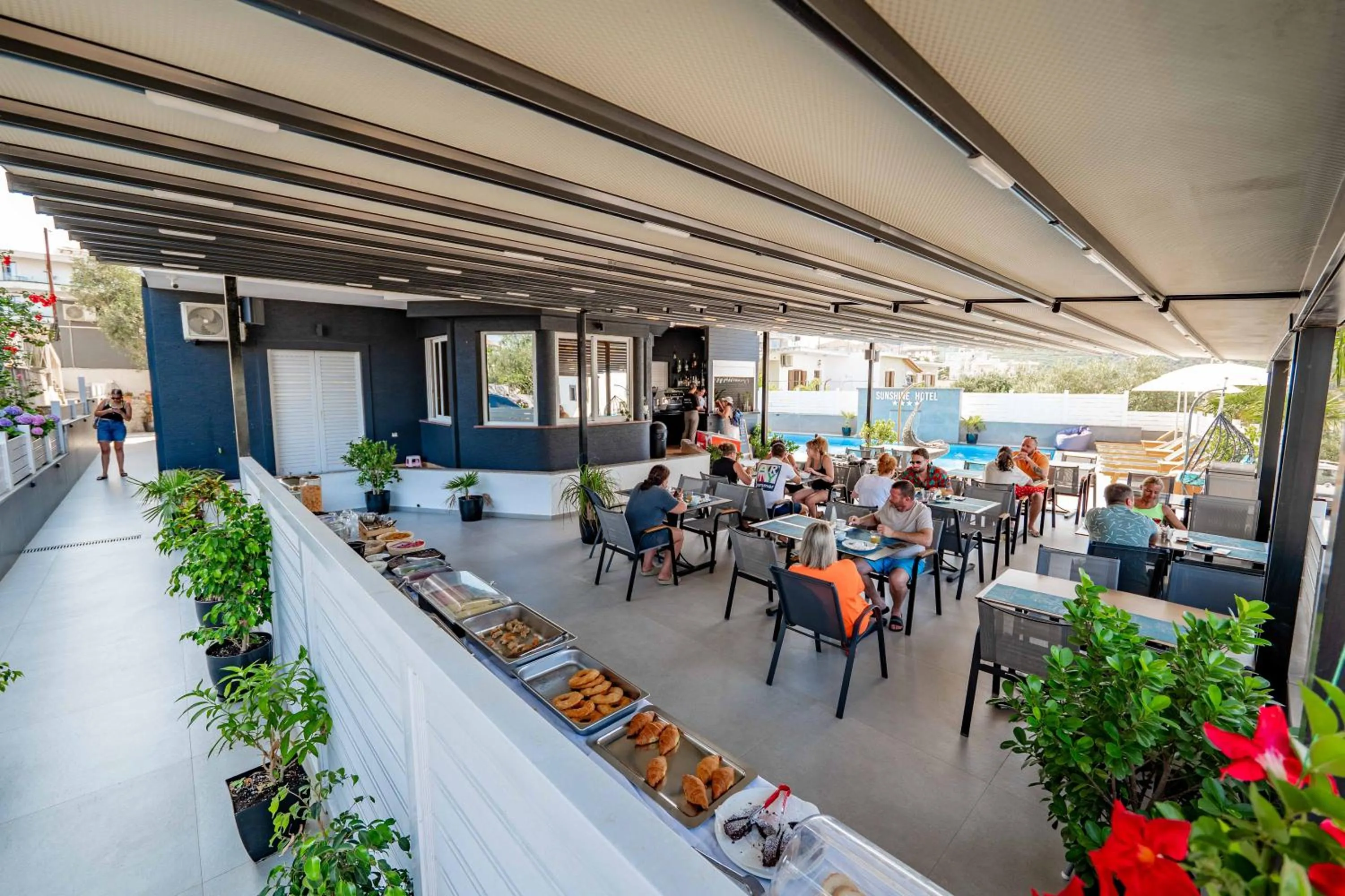 Restaurant/places to eat in Sunshine Hotel