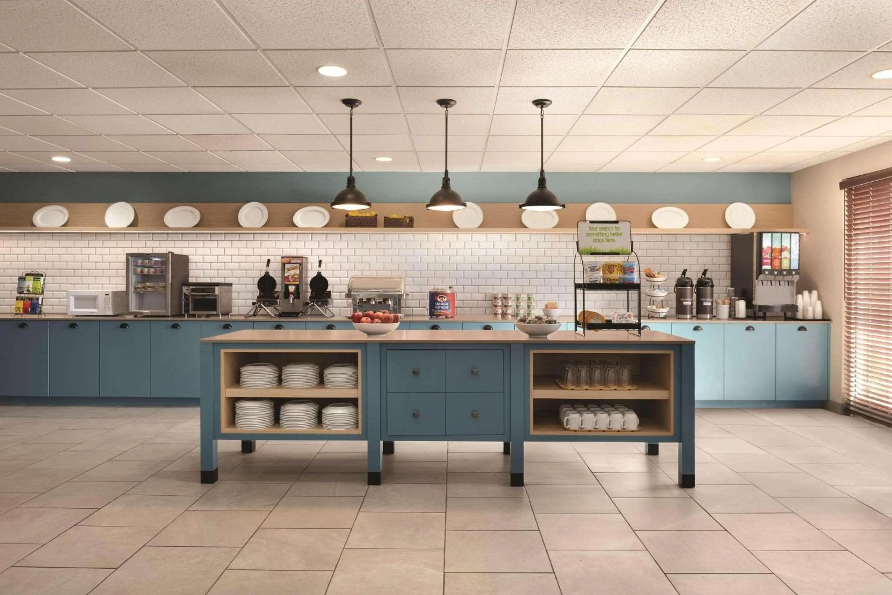 Breakfast in Country Inn & Suites by Radisson, Germantown, WI