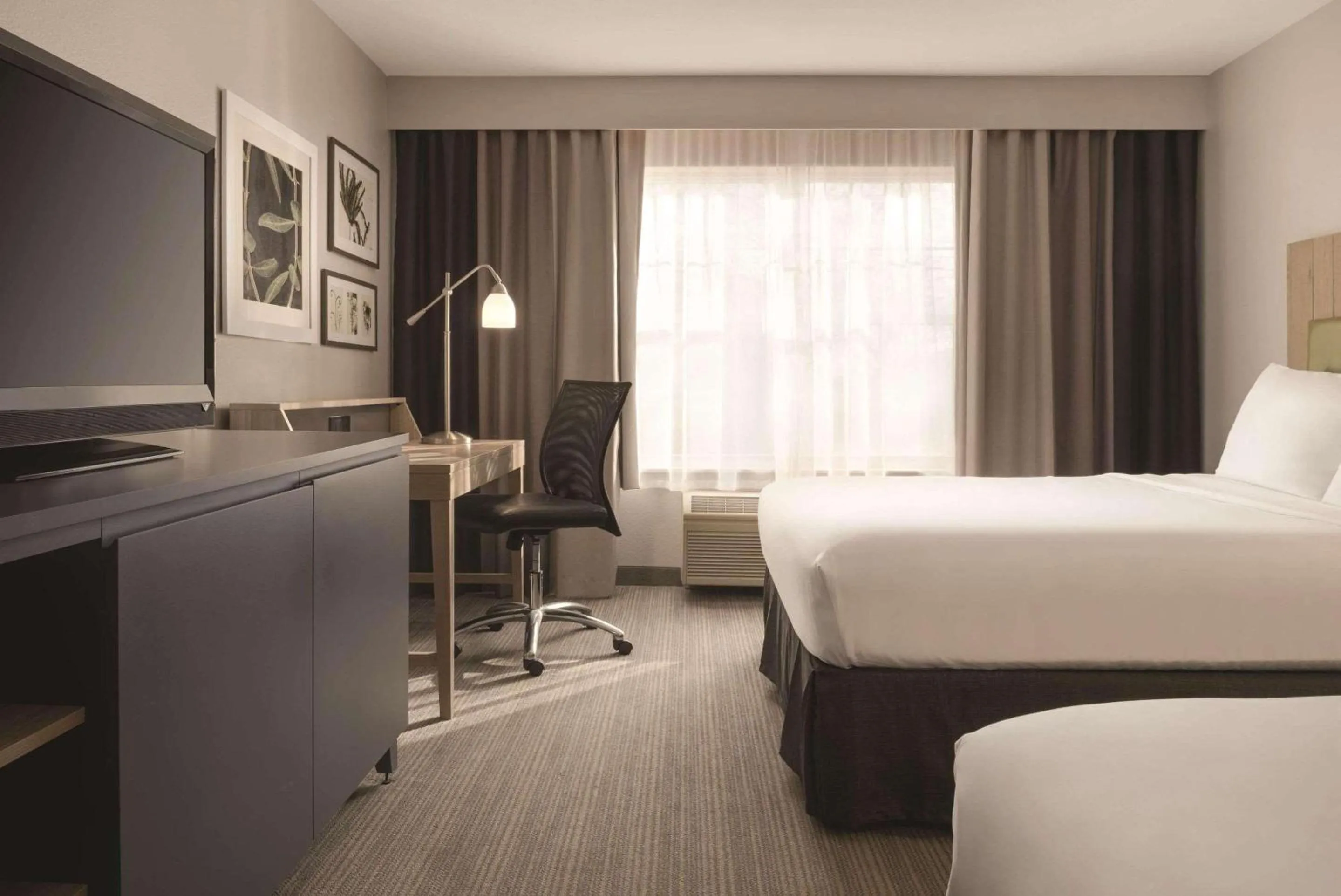 Bedroom, Bed in Country Inn & Suites by Radisson, Germantown, WI