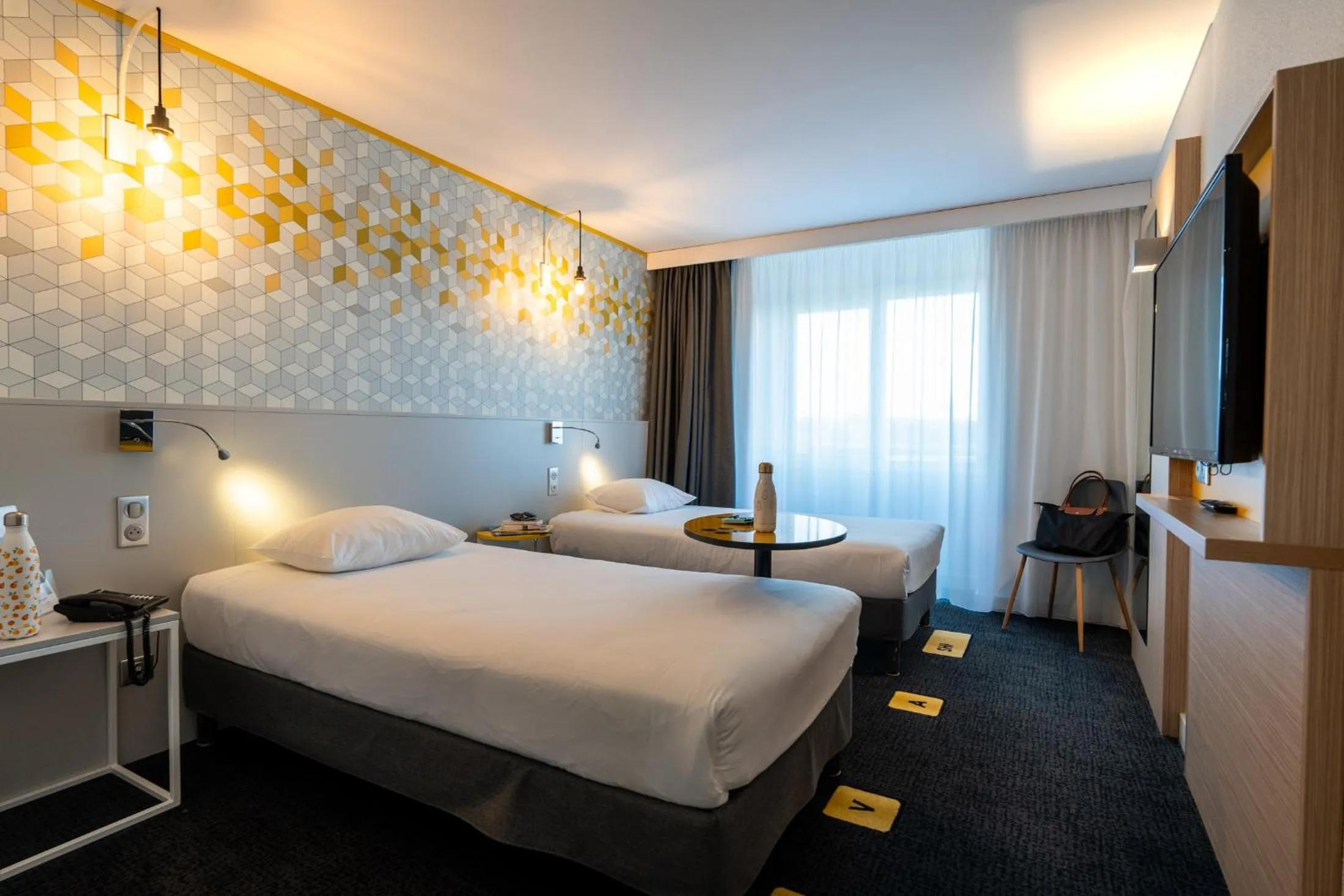 Photo of the whole room, Bed in ibis Styles Poitiers Nord