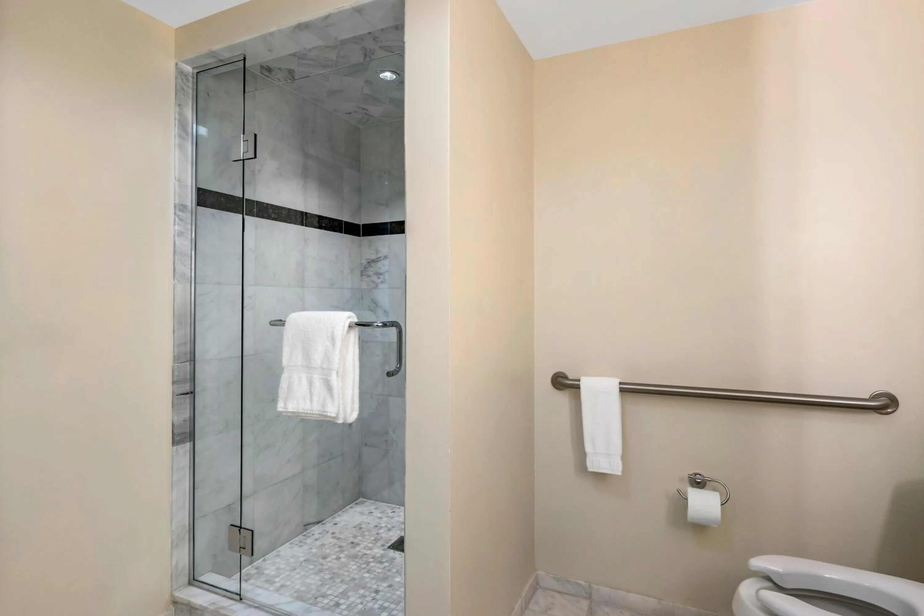 Bathroom in Wyvern Hotel, an Ascend Collection Hotel
