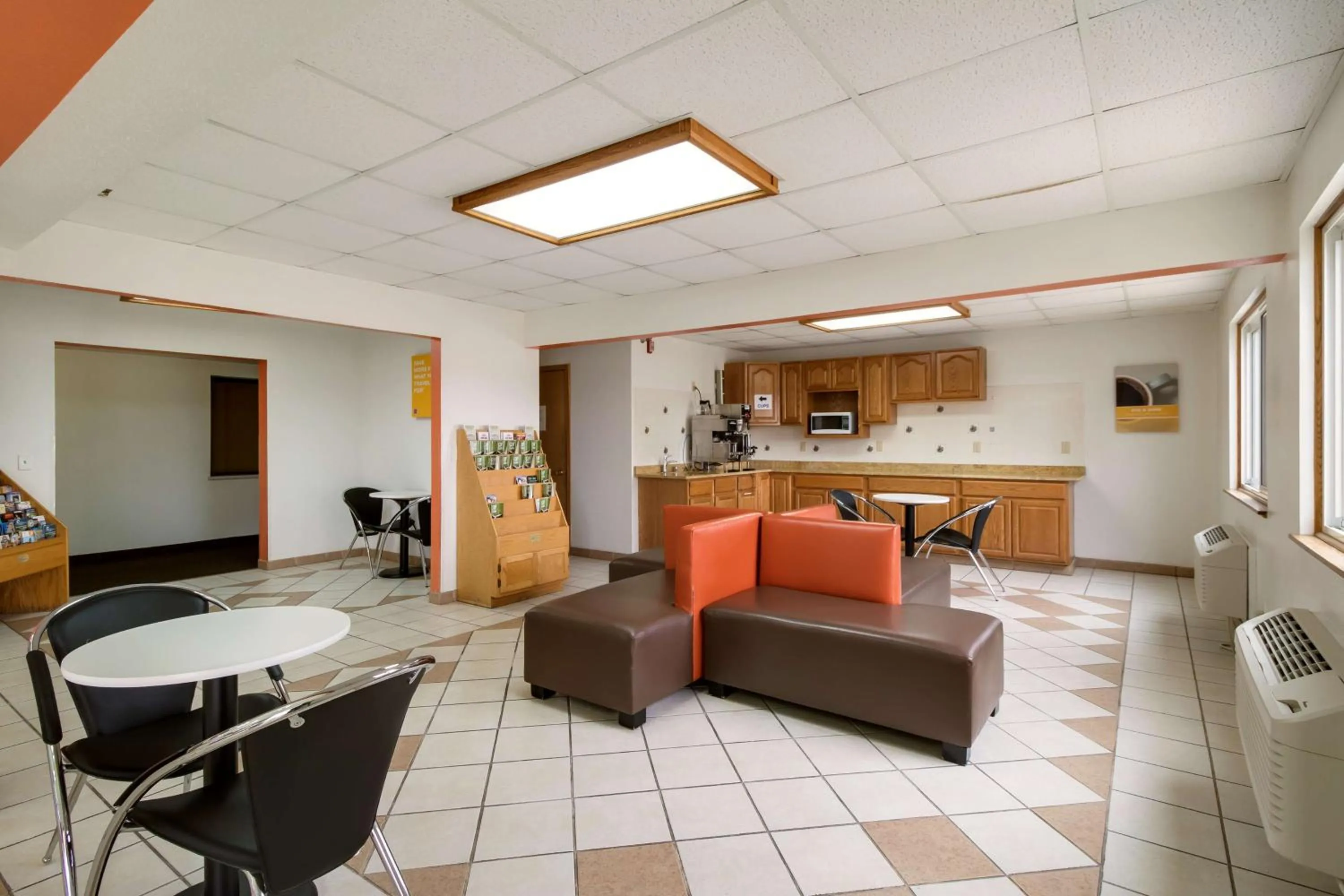 Lobby or reception in Motel 6-Davenport, IA