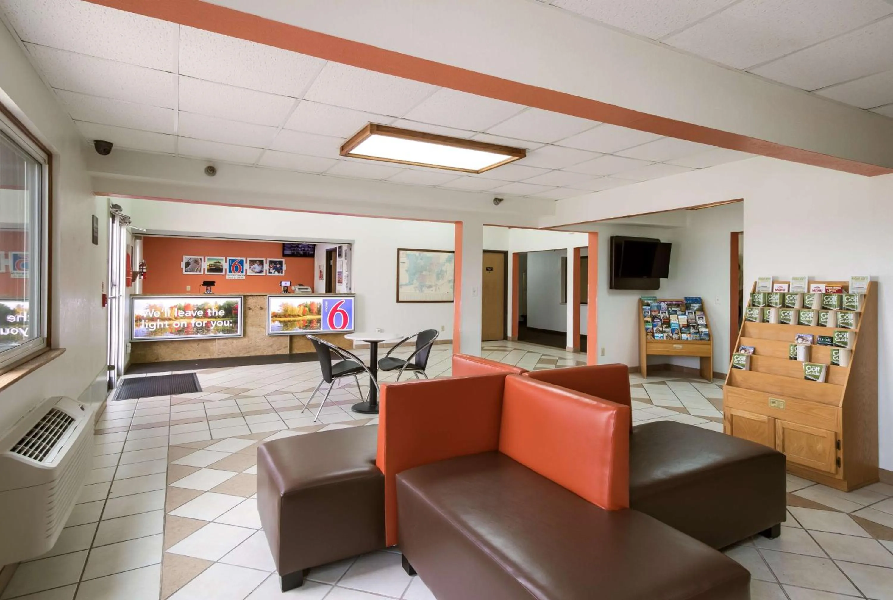 Lobby or reception in Motel 6-Davenport, IA