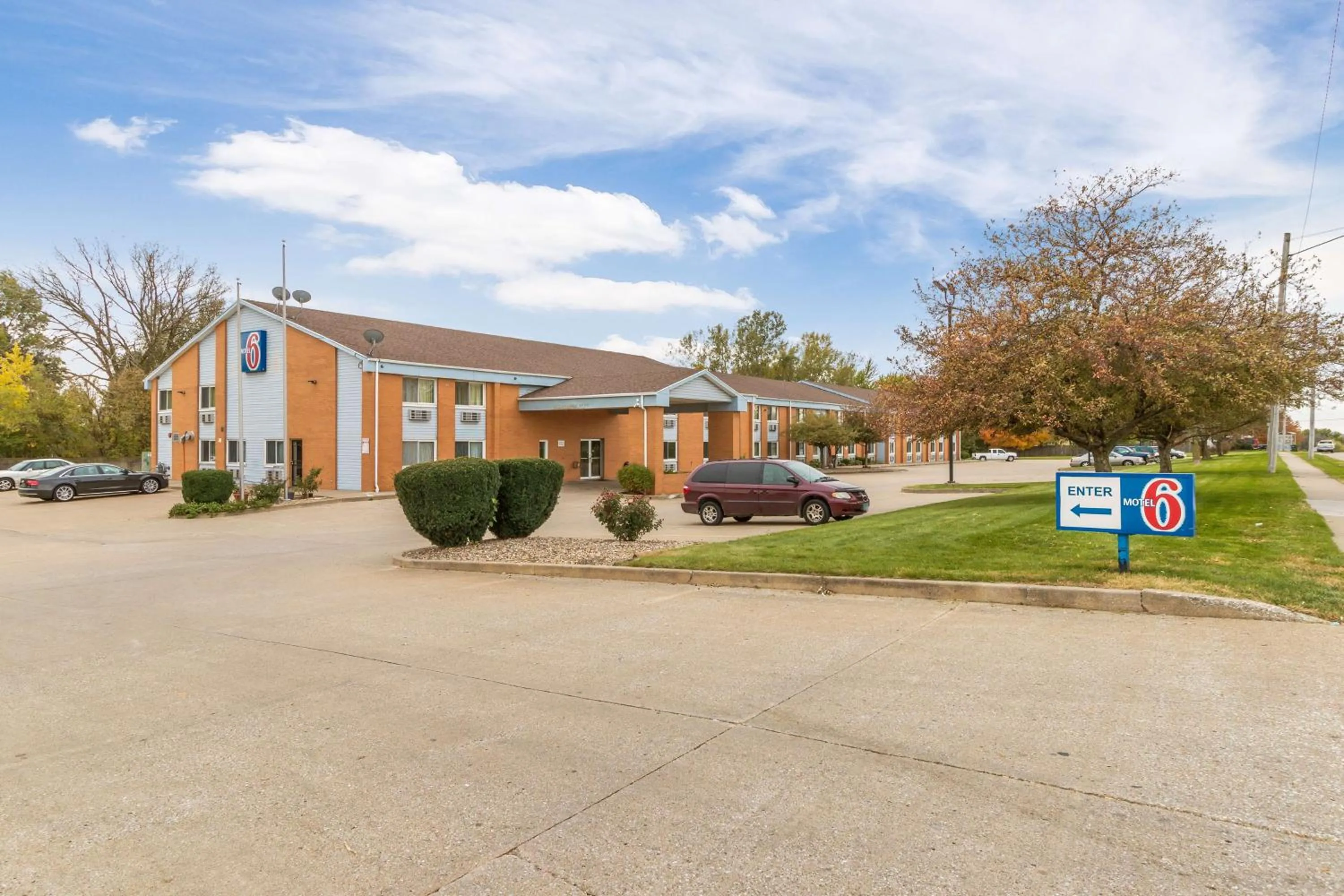 Property building in Motel 6-Davenport, IA