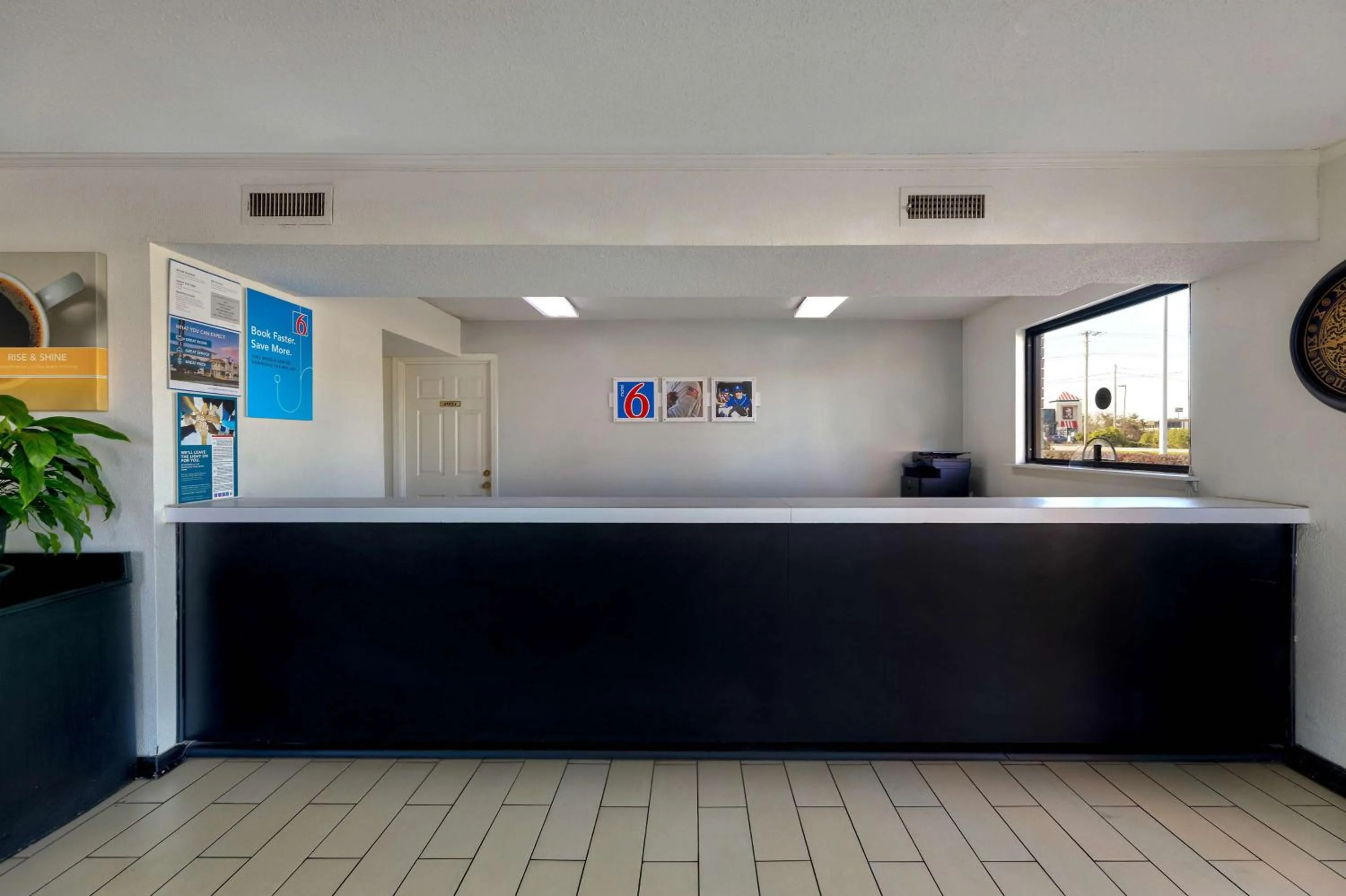 Lobby or reception in Motel 6-Cookeville, TN
