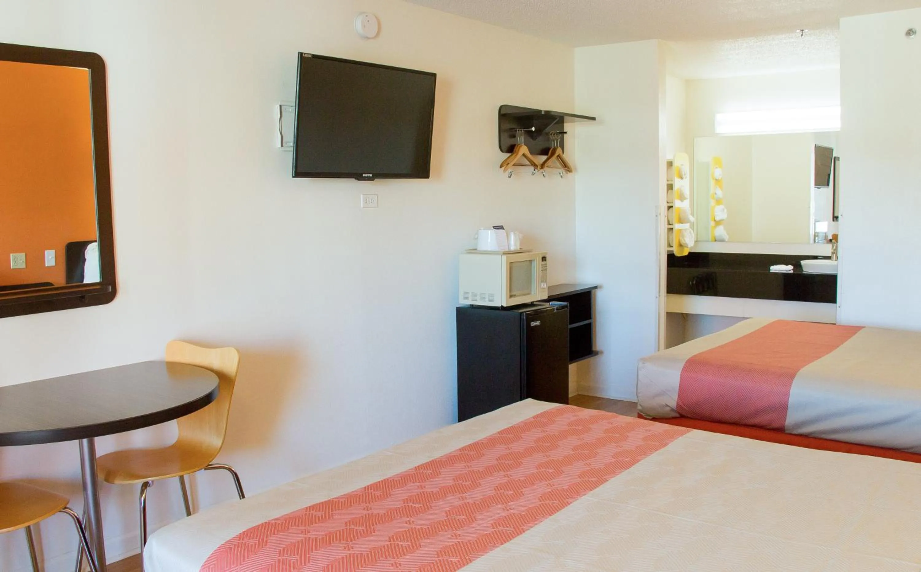 Bedroom, Bed in Motel 6-Cookeville, TN