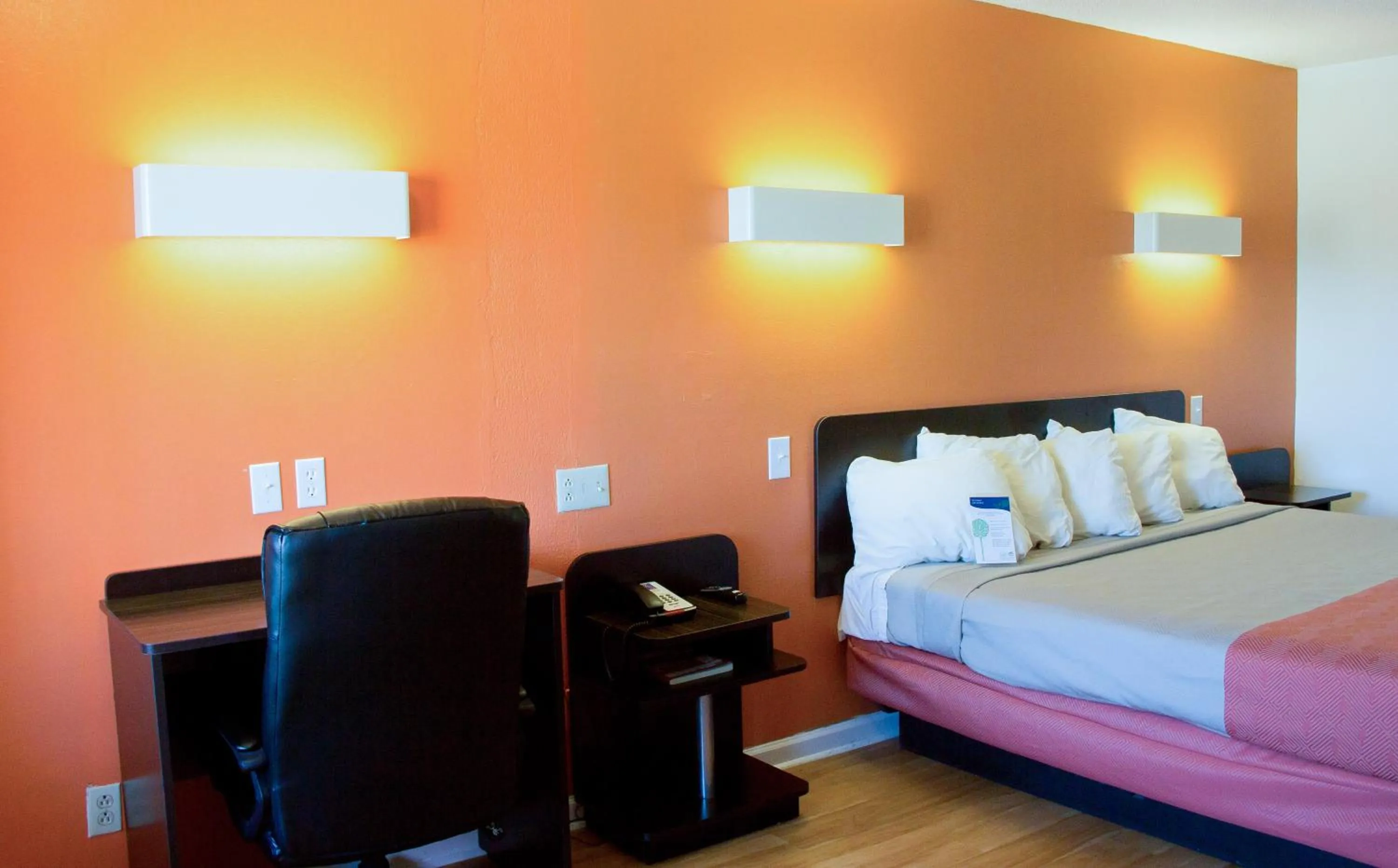 Bedroom, Bed in Motel 6-Cookeville, TN