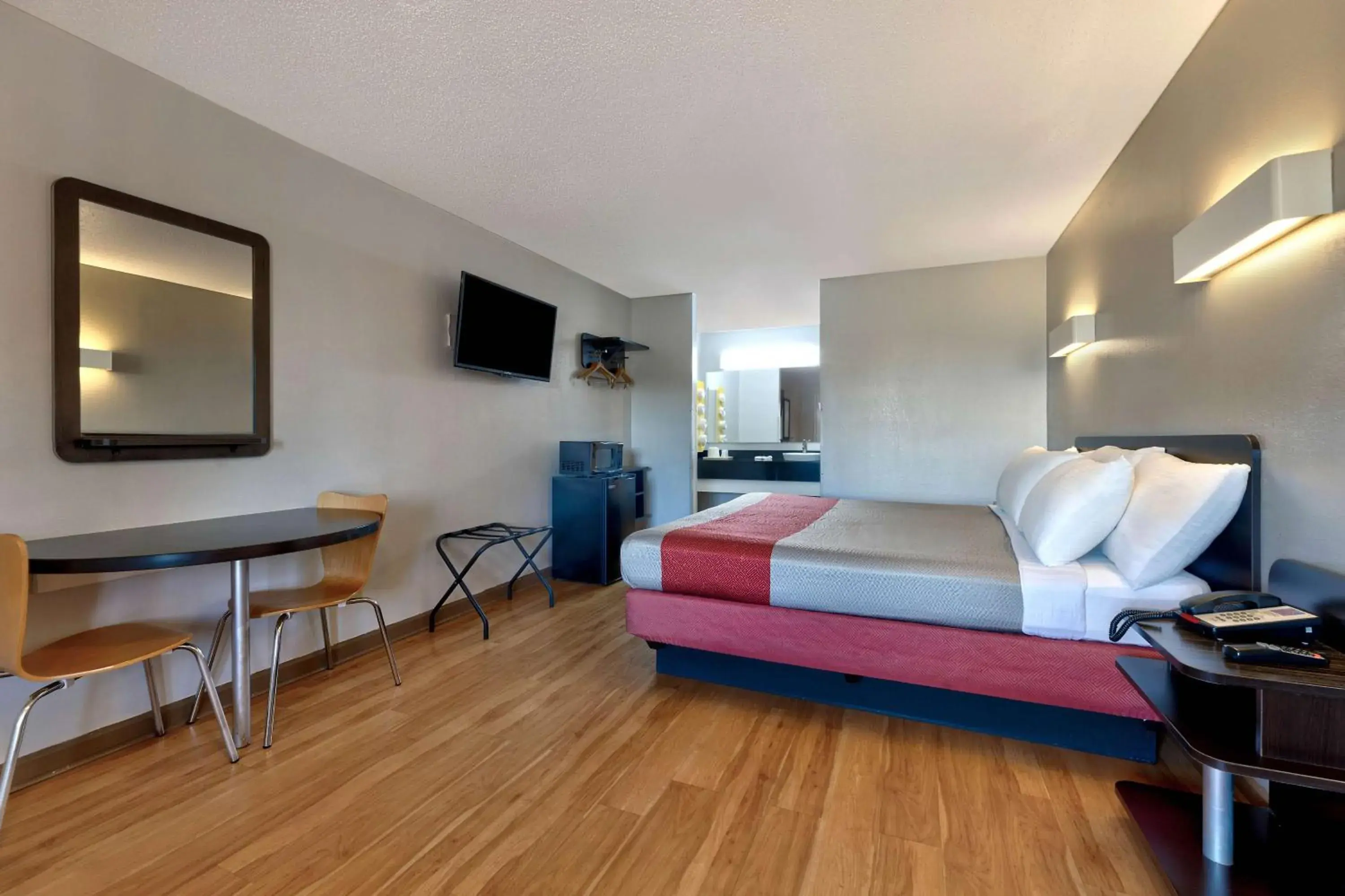 Suite - Smoking in Motel 6-Cookeville, TN Suite - Smoking in Motel 6-Cookeville, TN