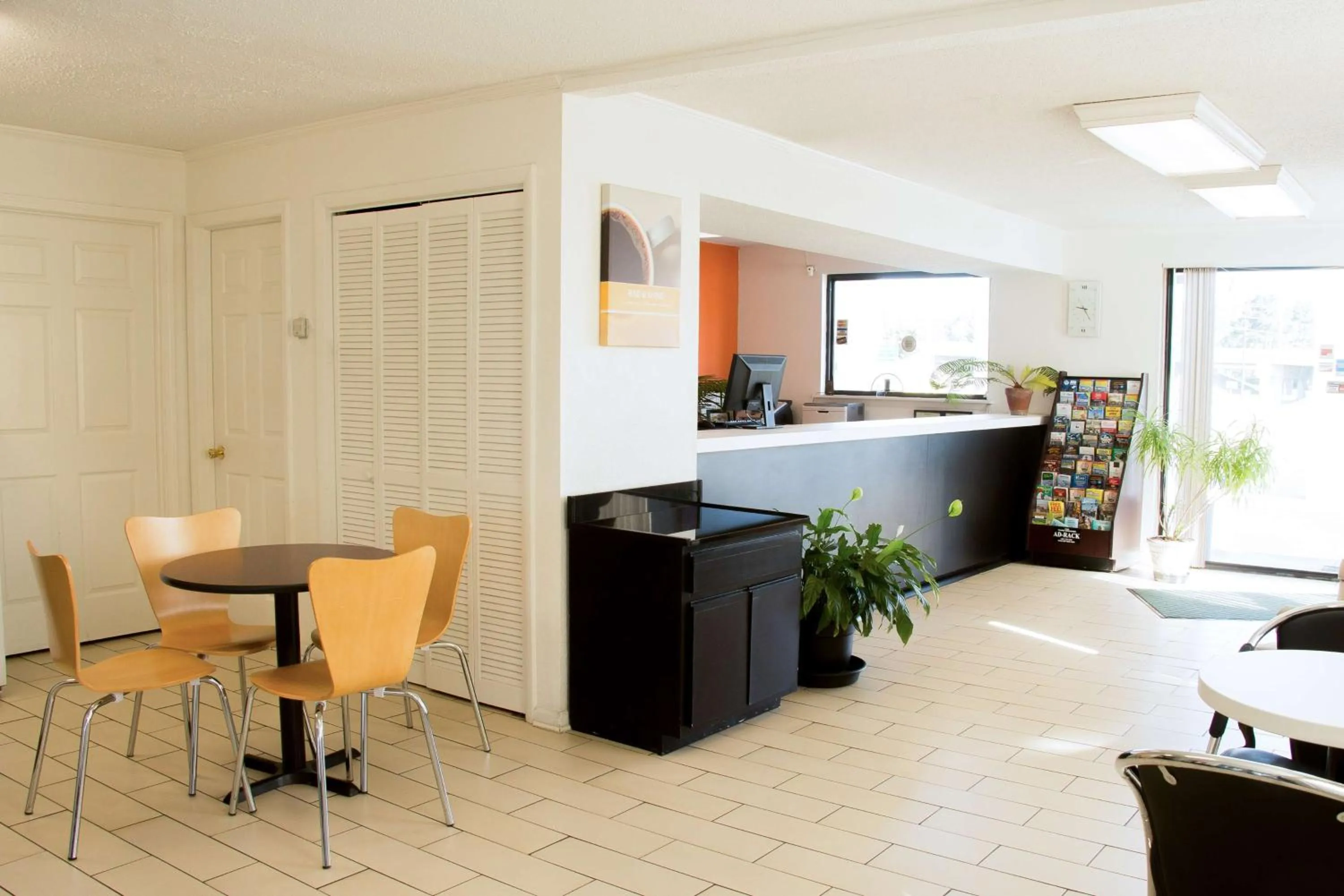 Library in Motel 6-Cookeville, TN