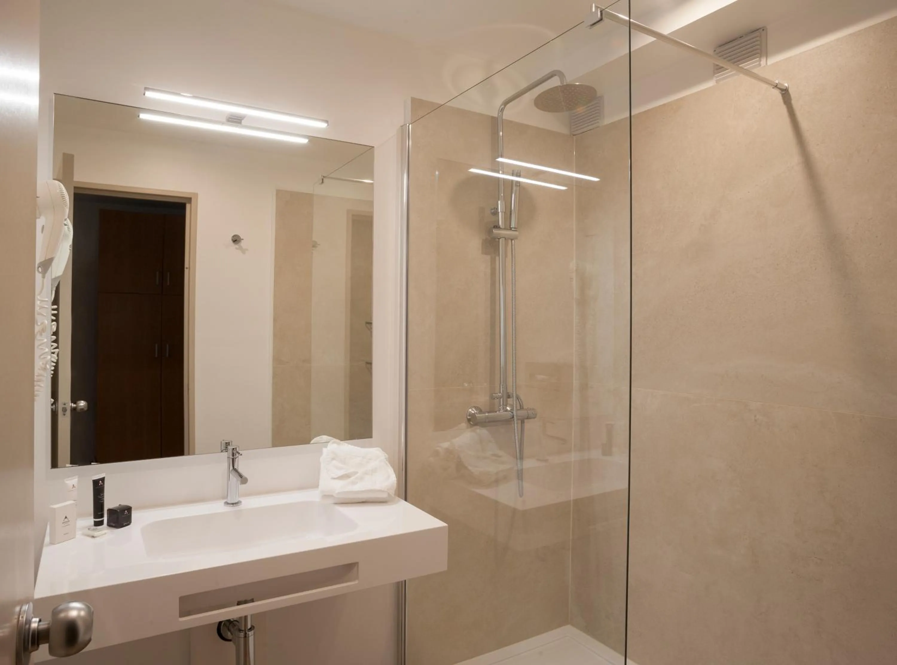 Bathroom in Apogia Paris