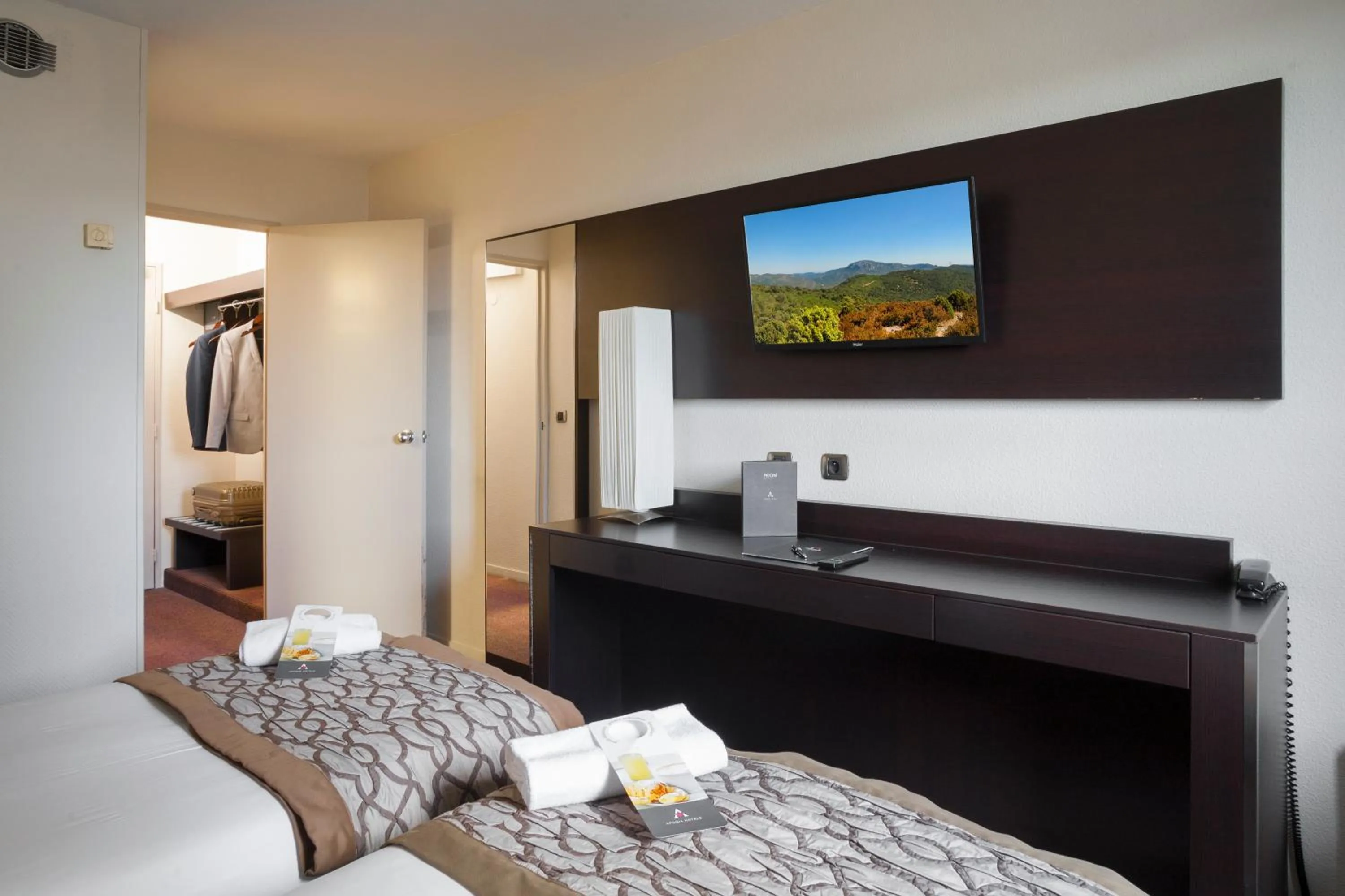Bedroom, TV/Entertainment Center in Apogia Paris
