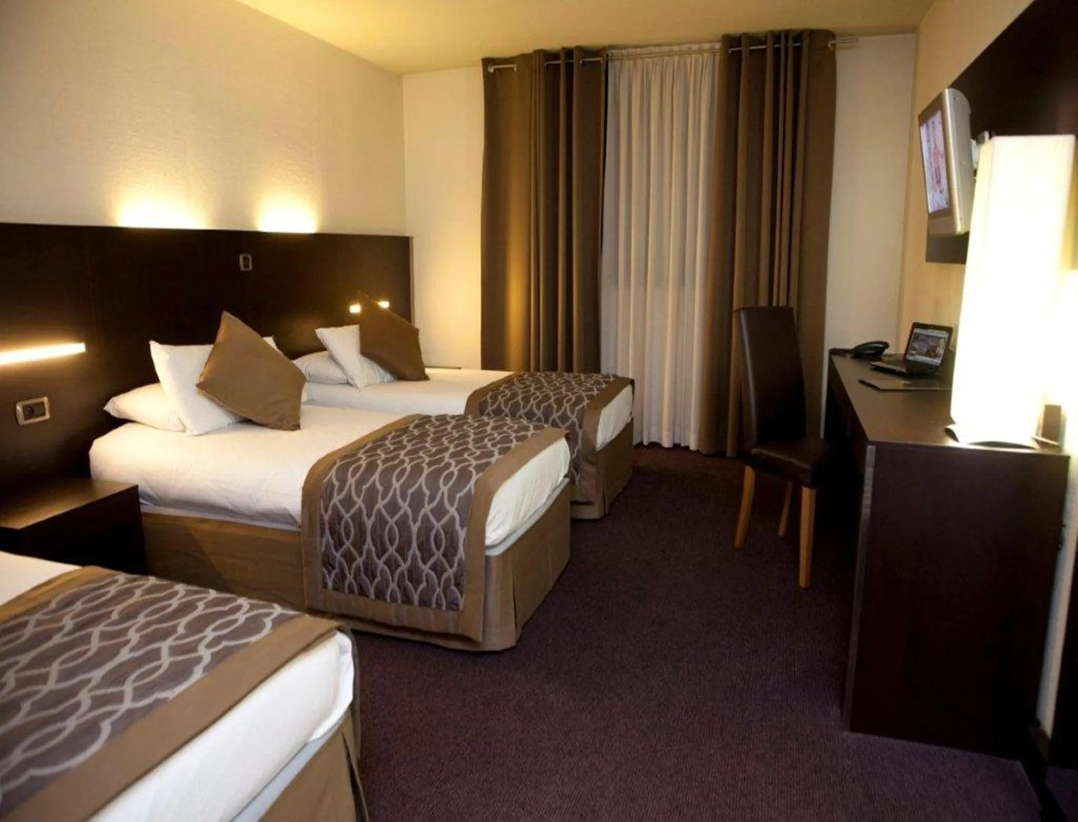 Photo of the whole room in Apogia Paris