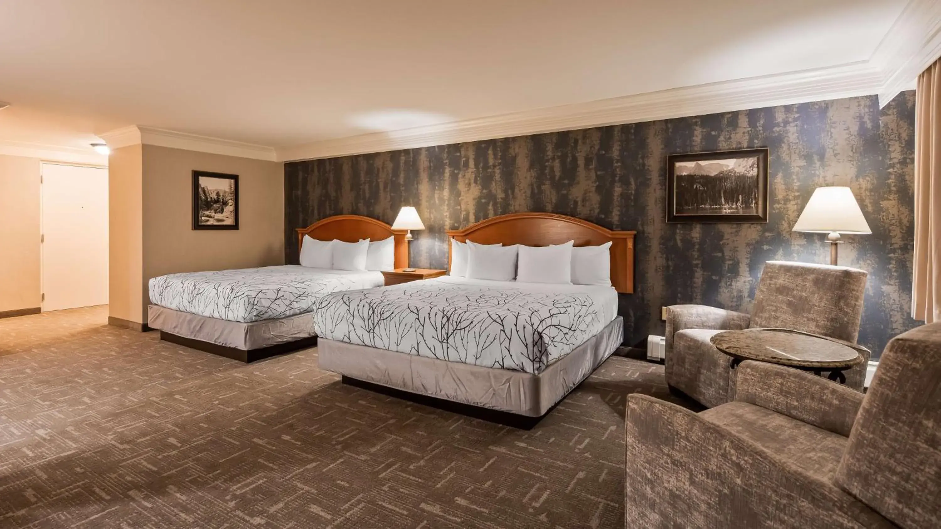 King Room with Two King Rooms and Roll-In Shower - Disability Access/Non-Smoking in Best Western Plus Silver Saddle Inn King Room with Two King Rooms and Roll-In Shower - Disability Access/Non-Smoking in Best Western Plus Silver Saddle Inn