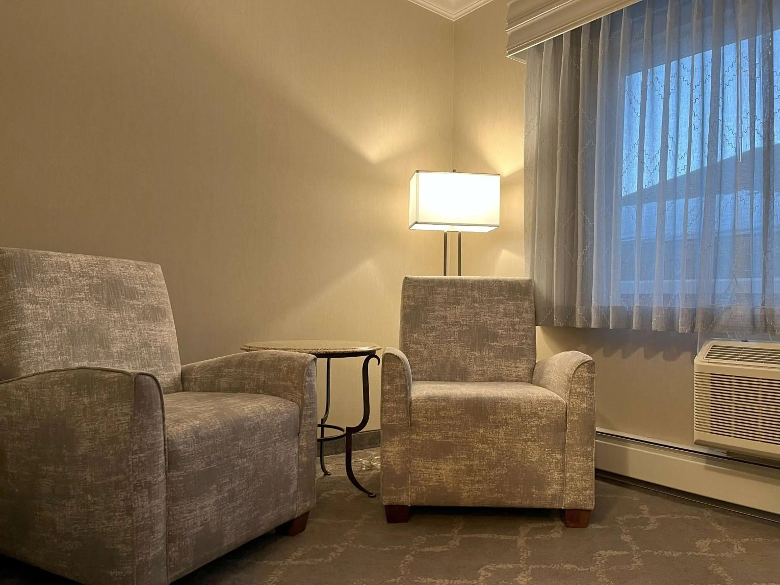 Photo of the whole room in Best Western Plus Silver Saddle Inn