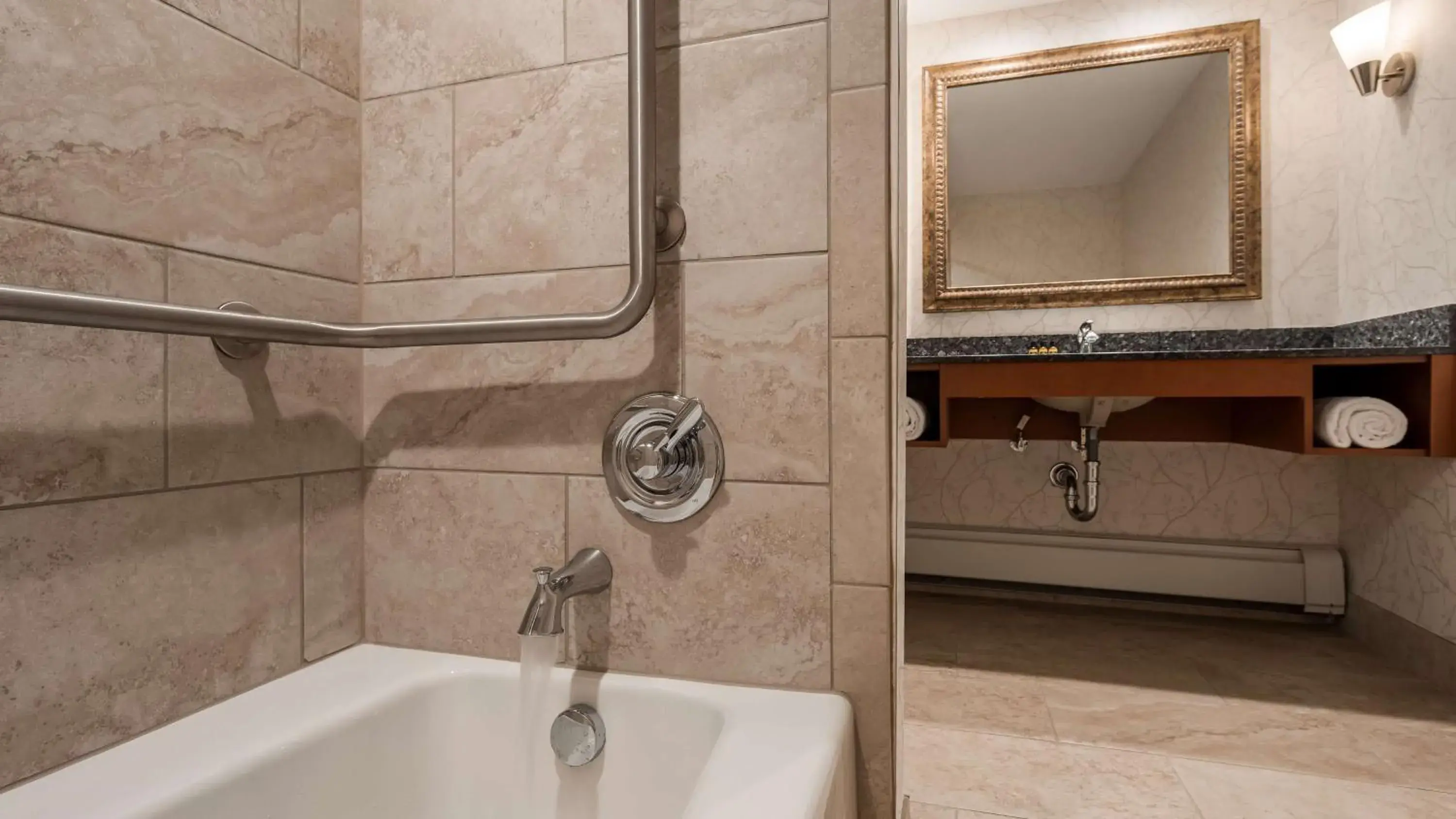 Two-Bedroom King Suite with Three King Beds and Mountain View - Non-Smoking in Best Western Plus Silver Saddle Inn Two-Bedroom King Suite with Three King Beds and Mountain View - Non-Smoking in Best Western Plus Silver Saddle Inn