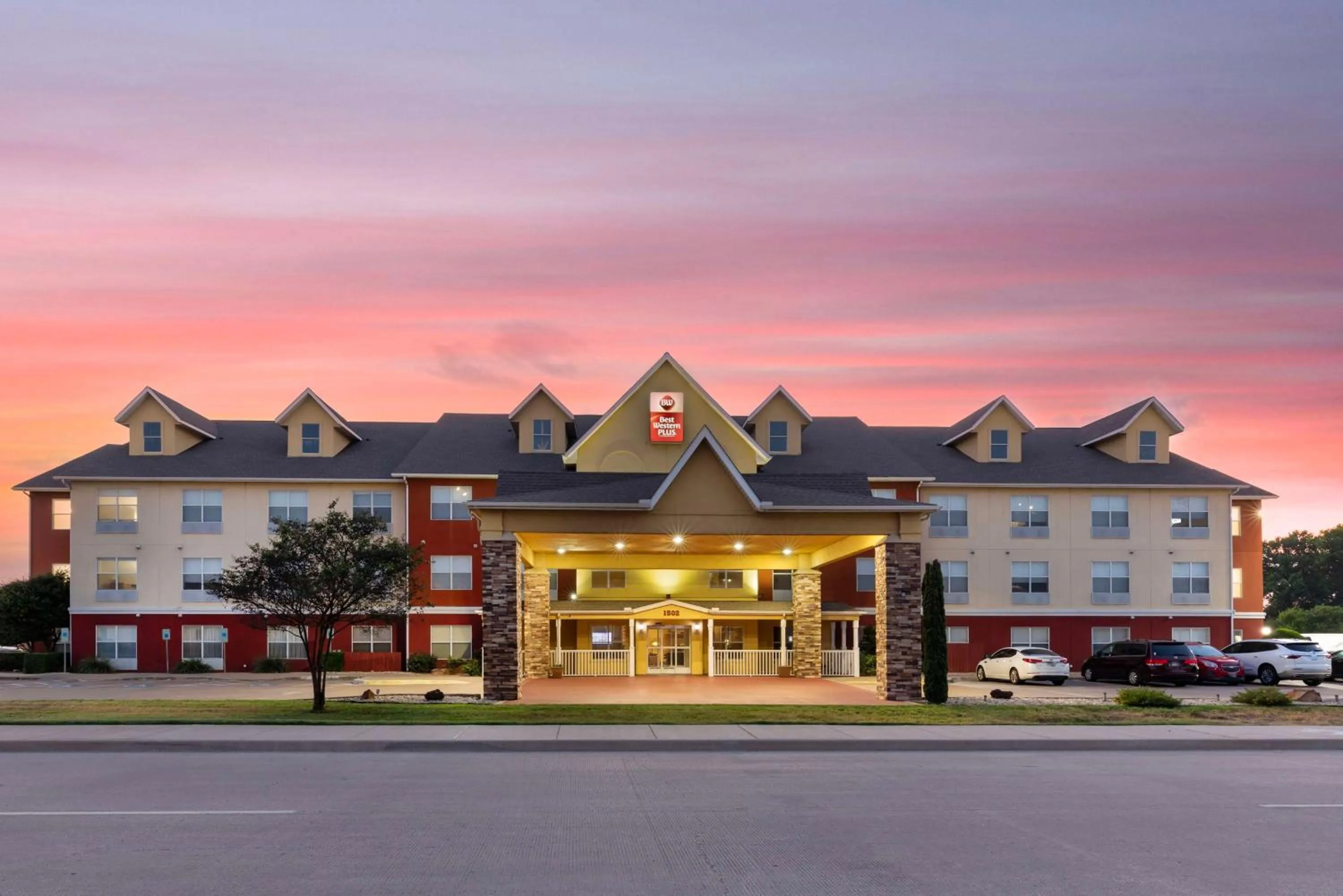 Property building in Best Western Plus Waco North