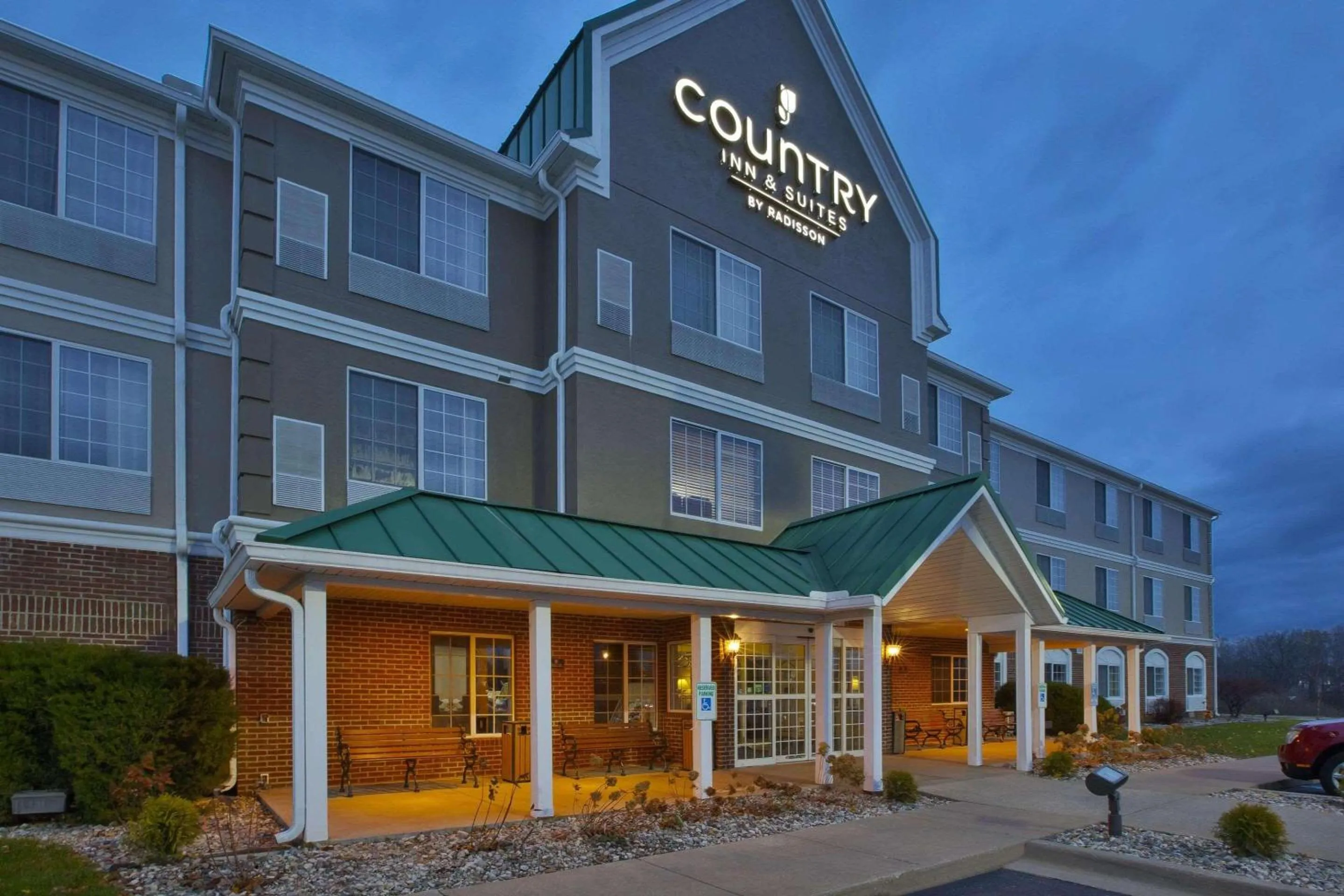 Property building in Country Inn & Suites by Radisson, Big Rapids, MI