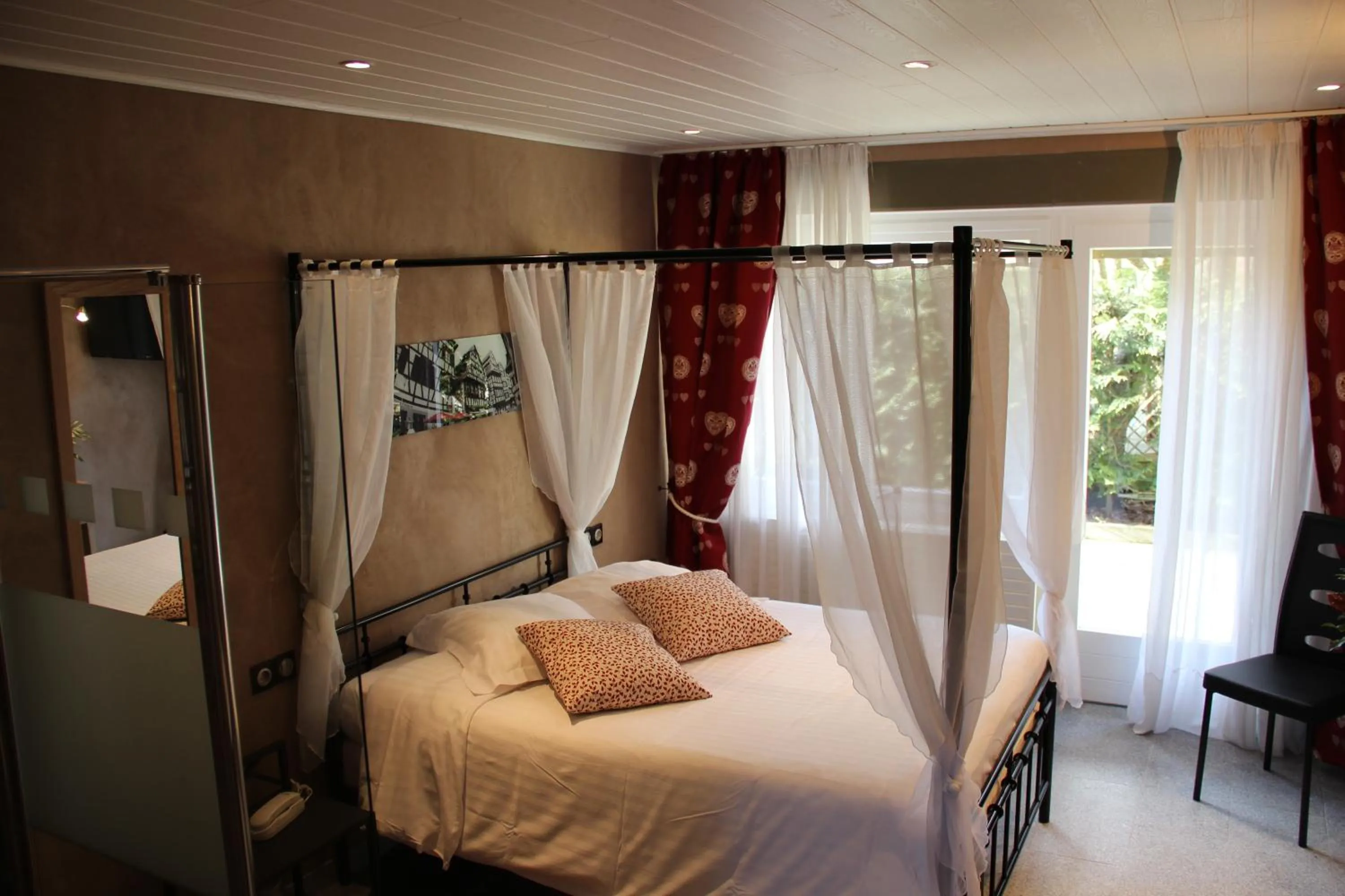 Bedroom, Bed in Hotel Restaurant Les Pins logis