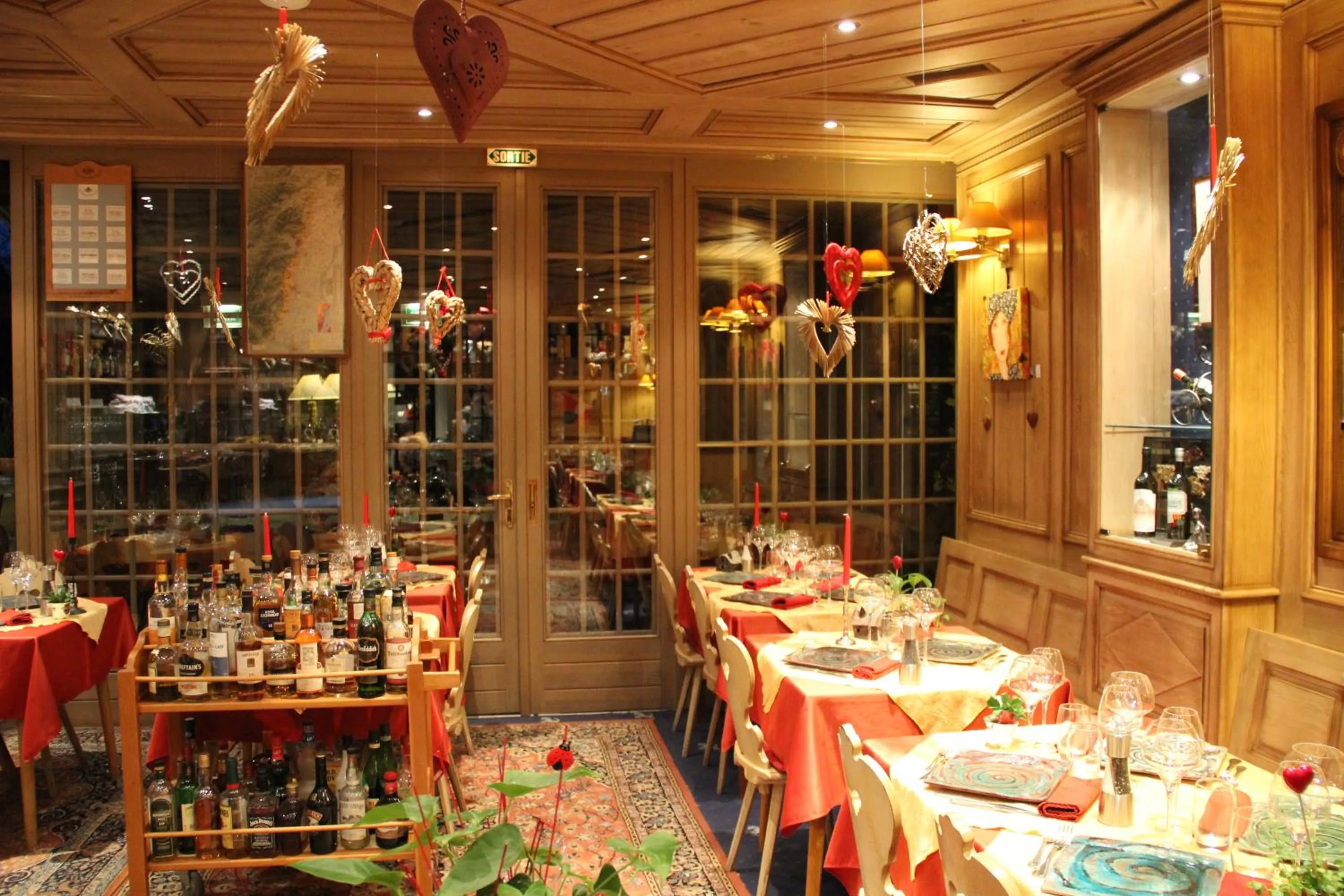 Restaurant/places to eat in Hotel Restaurant Les Pins logis