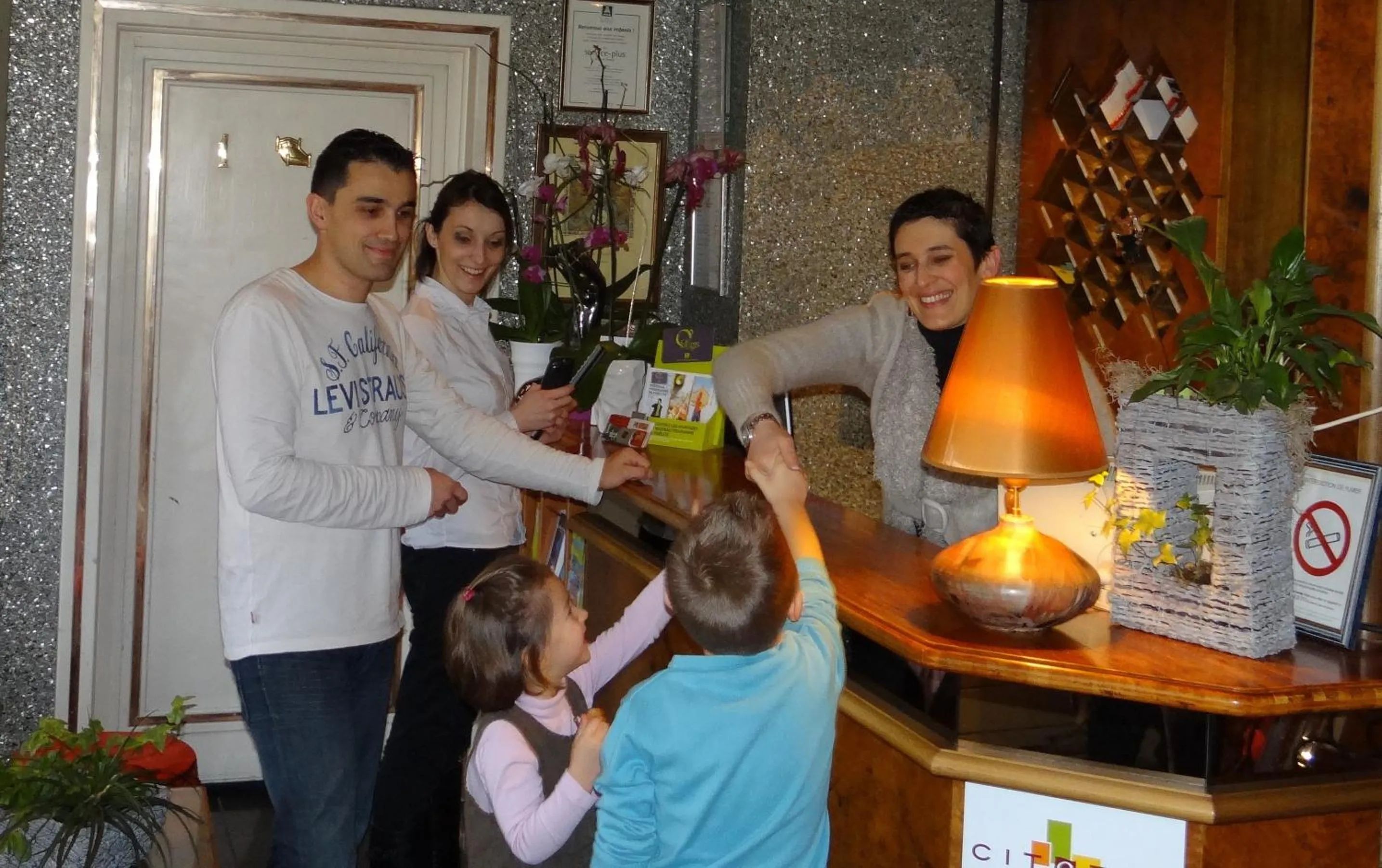 Lobby or reception in Hotel Restaurant Les Pins logis