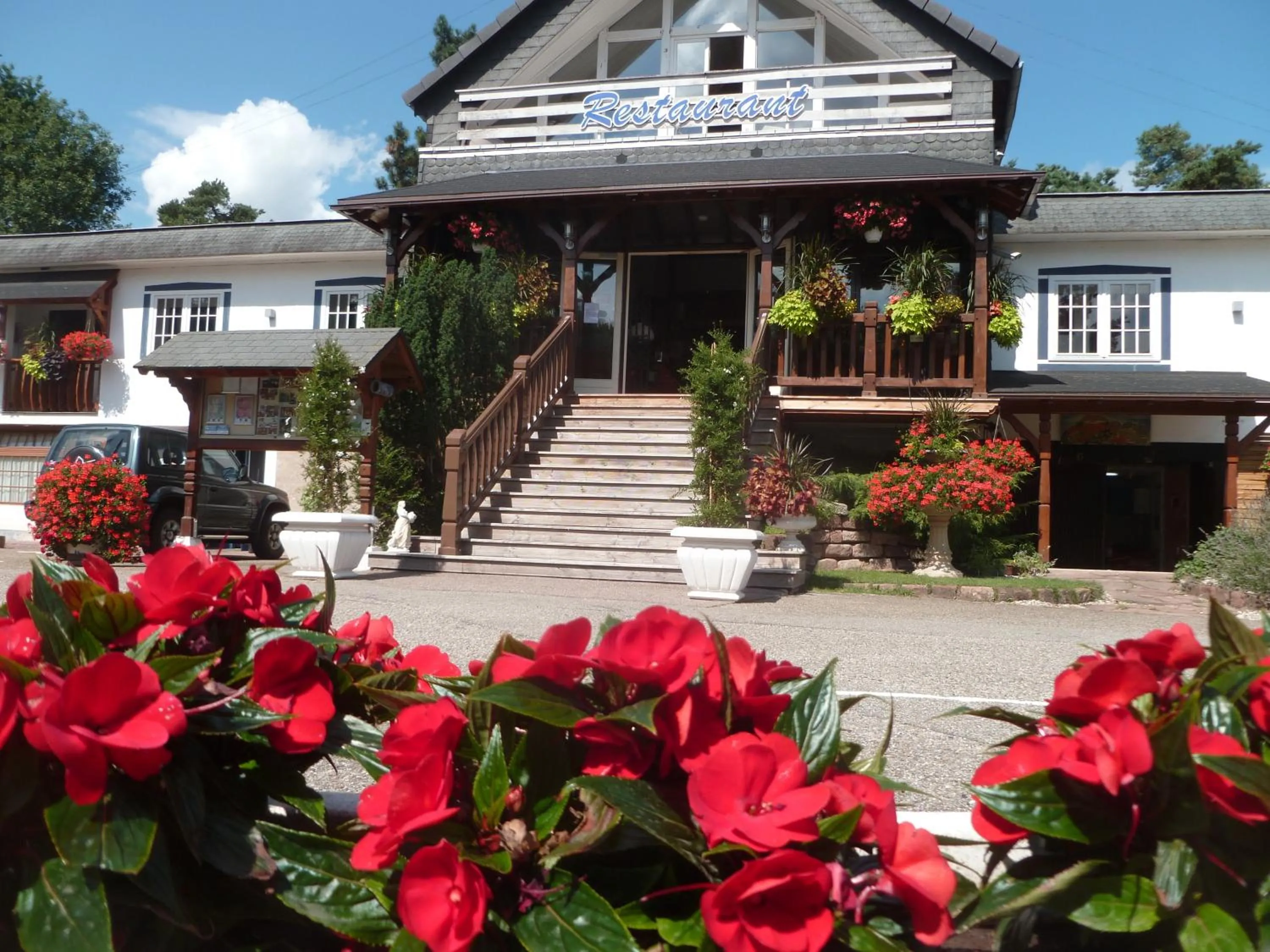 Facade/entrance in Hotel Restaurant Les Pins logis
