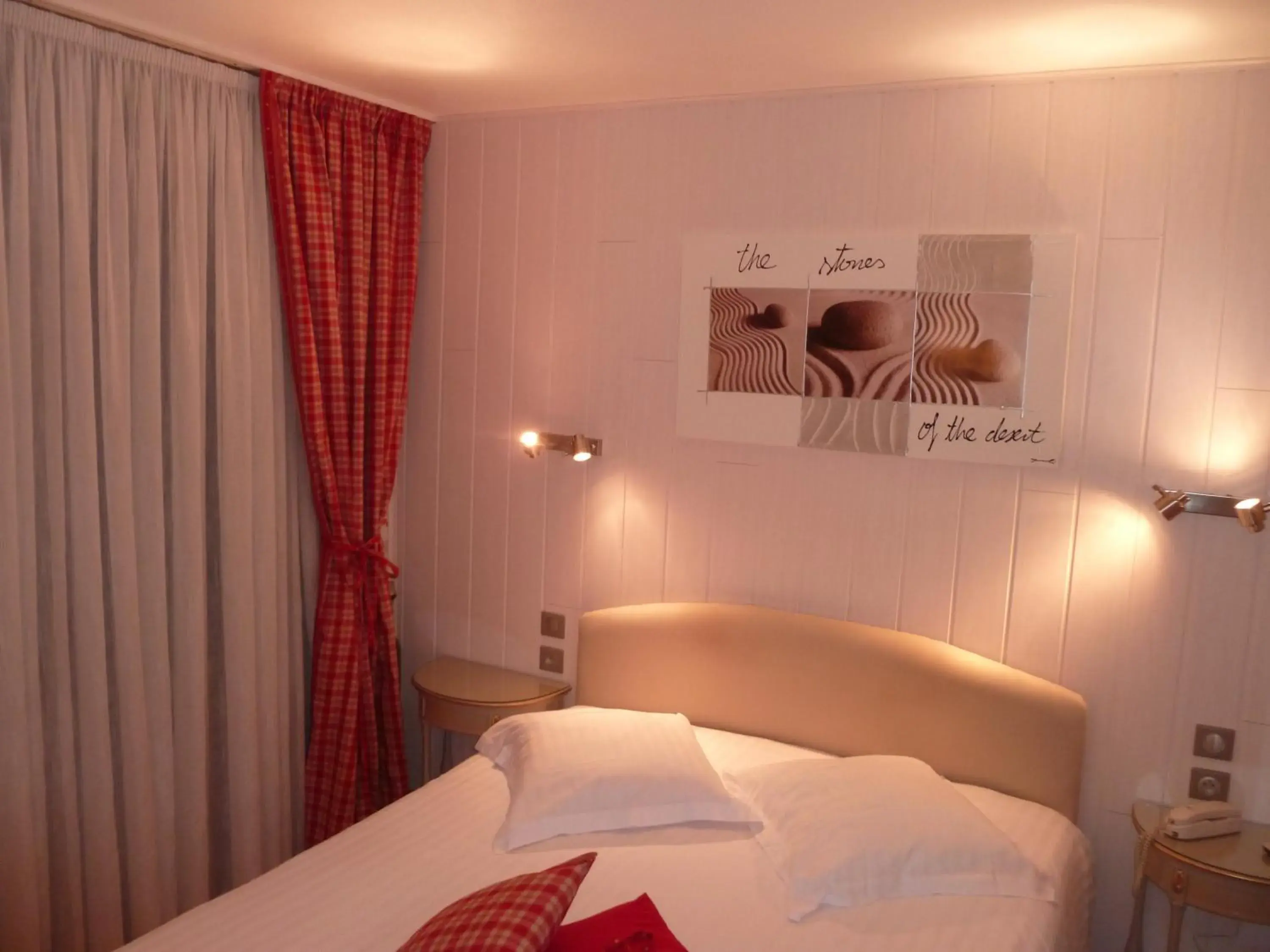 Standard Room in Hotel Restaurant Les Pins logis Standard Room in Hotel Restaurant Les Pins logis