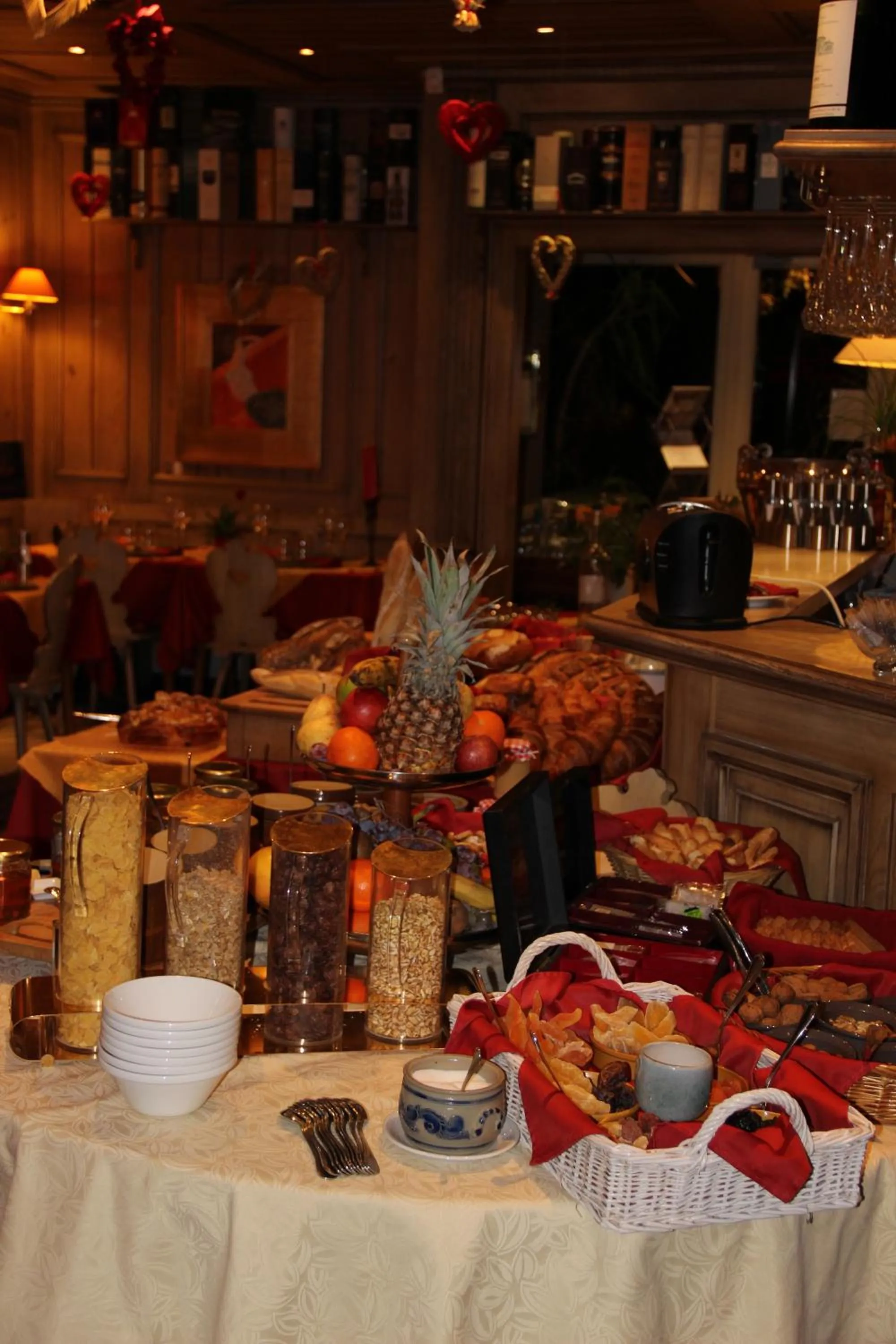 Restaurant/places to eat in Hotel Restaurant Les Pins logis