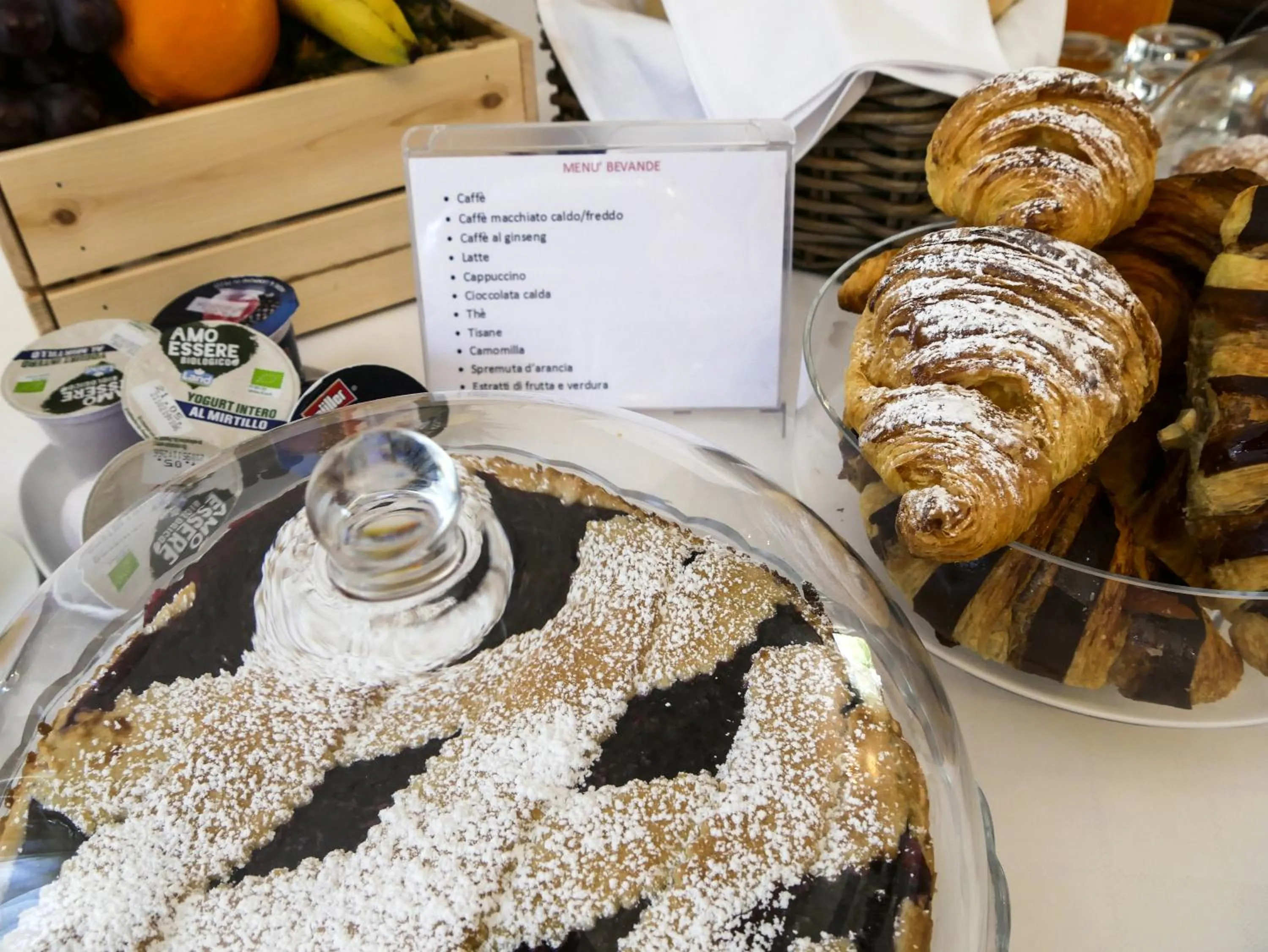 Buffet breakfast in Villa Borghese B&B