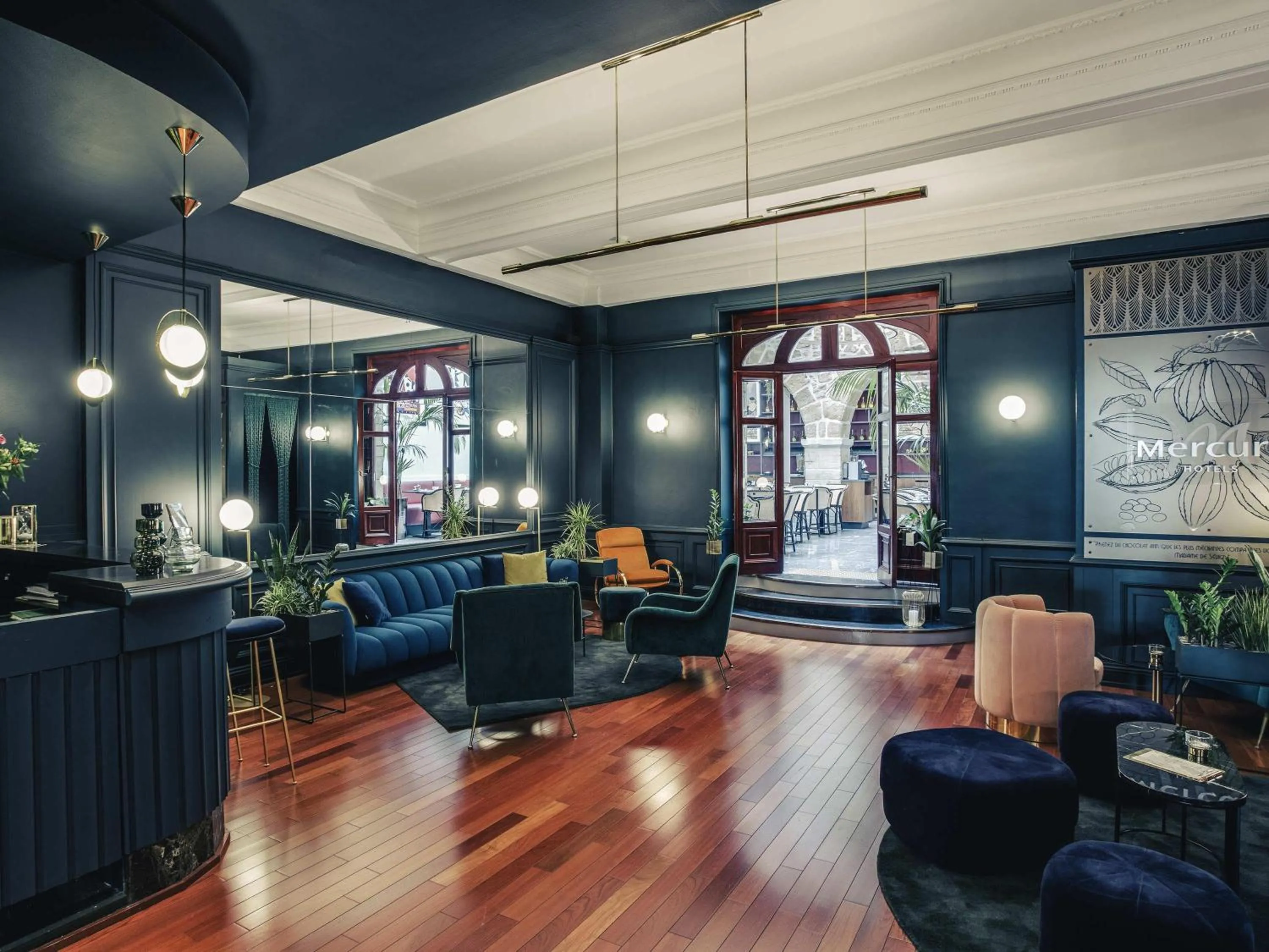 Lounge or bar in Hôtel Mercure Bayonne Centre Le Grand Hotel