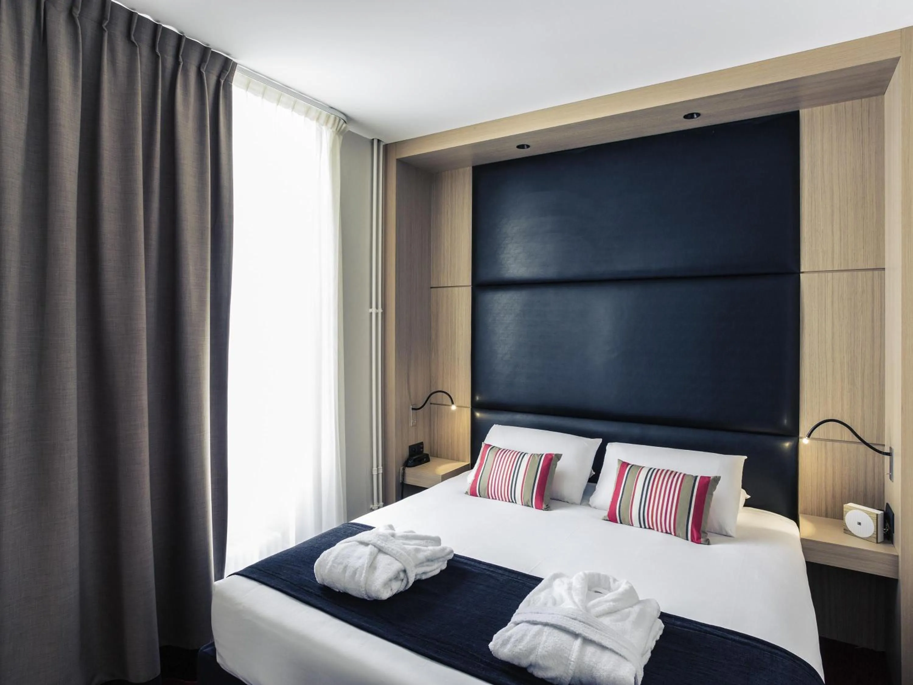 Bedroom, Bed in Hôtel Mercure Bayonne Centre Le Grand Hotel