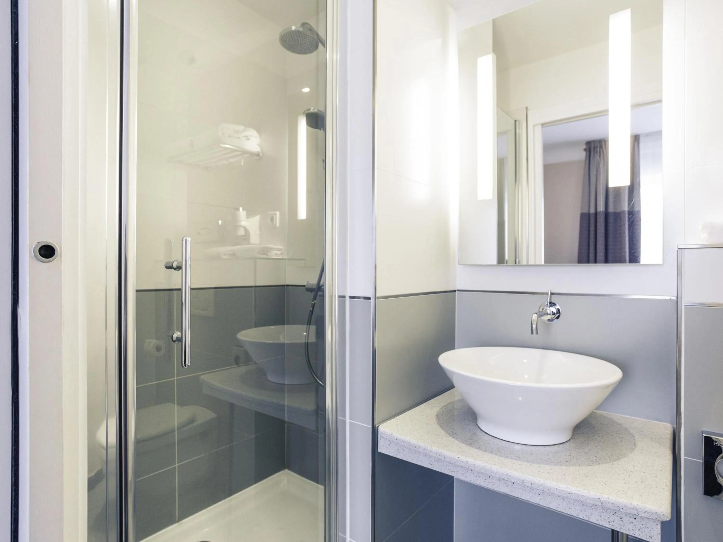 Bedroom in Hôtel Mercure Bayonne Centre Le Grand Hotel