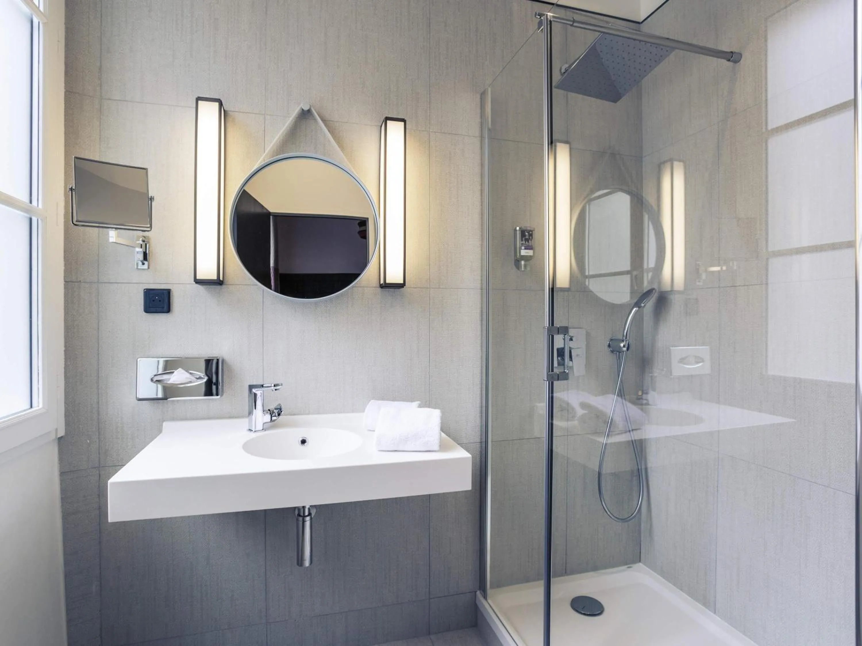 Bedroom in Hôtel Mercure Bayonne Centre Le Grand Hotel