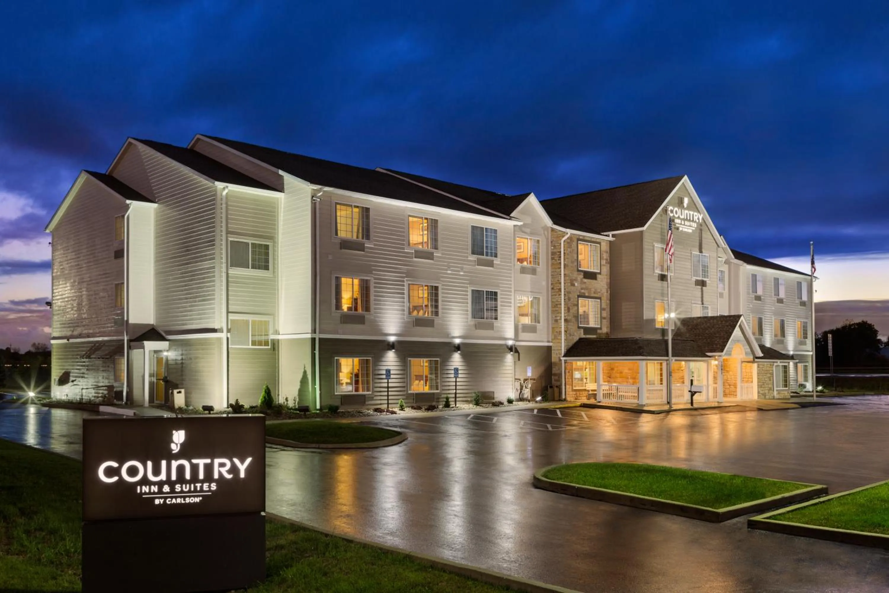 Property building in Country Inn & Suites by Radisson, Marion, OH