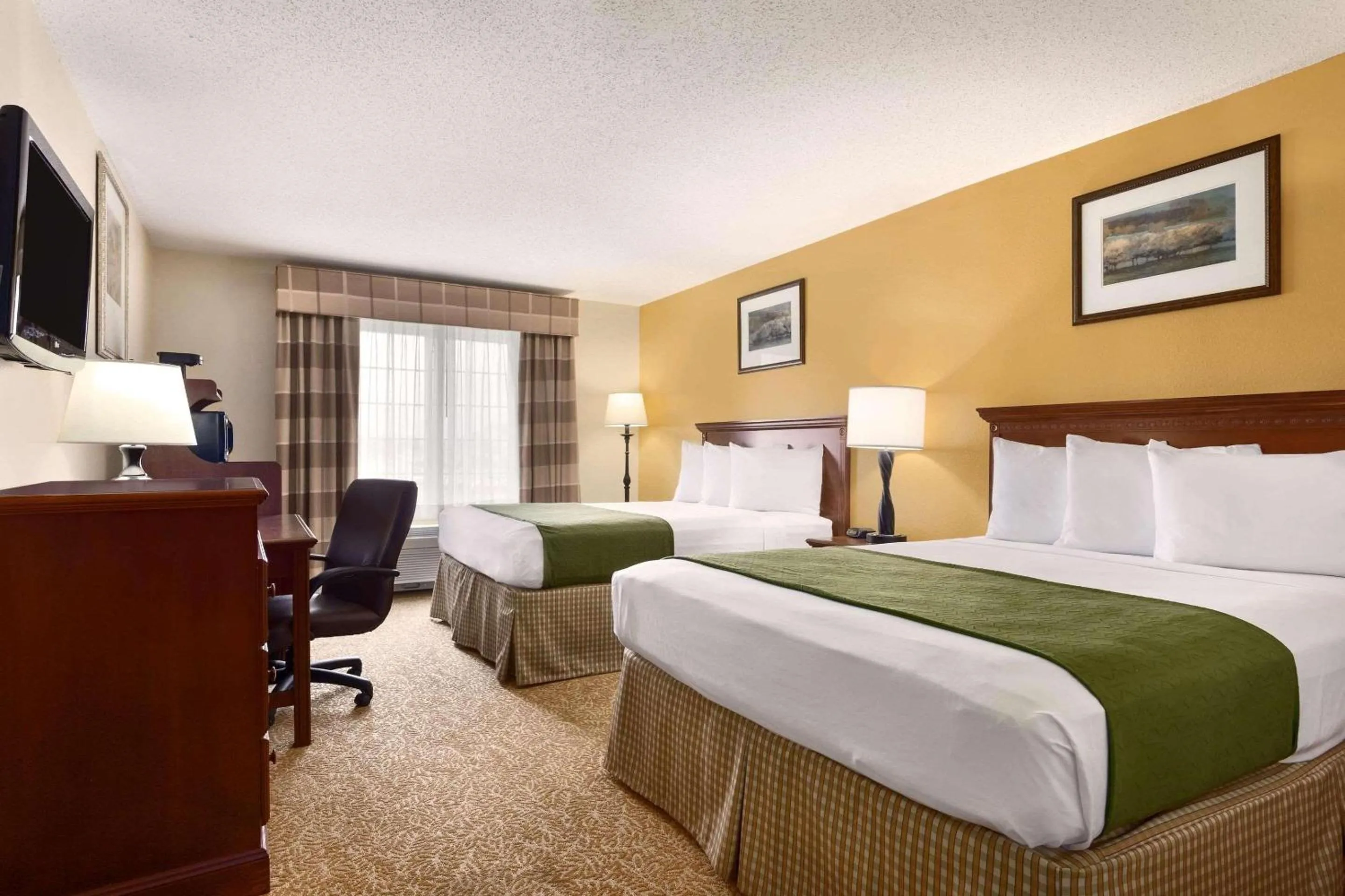 Bedroom, Bed in Country Inn & Suites by Radisson, Marion, OH