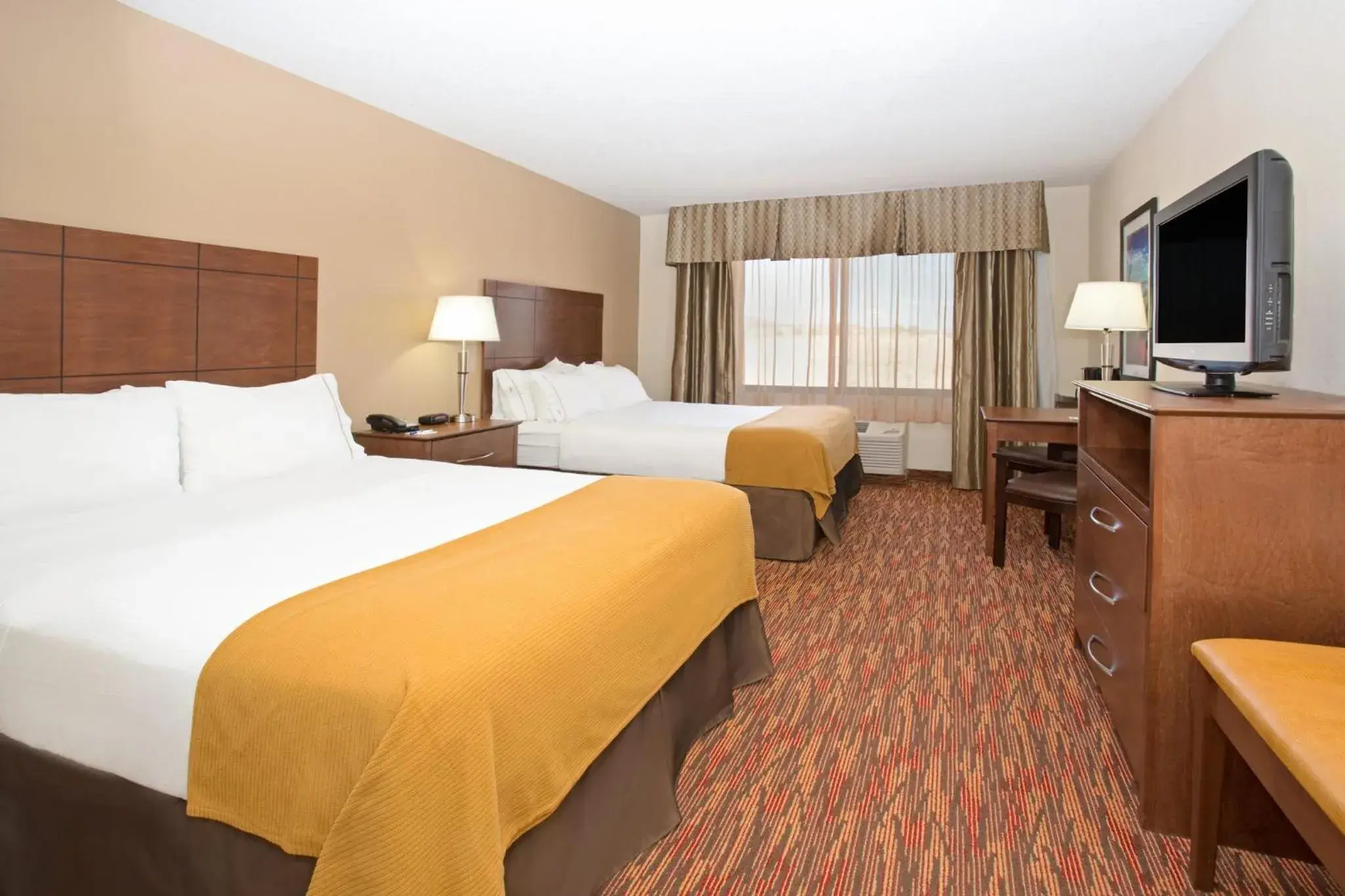 Standard Queen Room with Two Queen Beds and Mobility Accessible Tub in Holiday Inn Express & Suites Truth Or Consequences by IHG Standard Queen Room with Two Queen Beds and Mobility Accessible Tub in Holiday Inn Express & Suites Truth Or Consequences by IHG