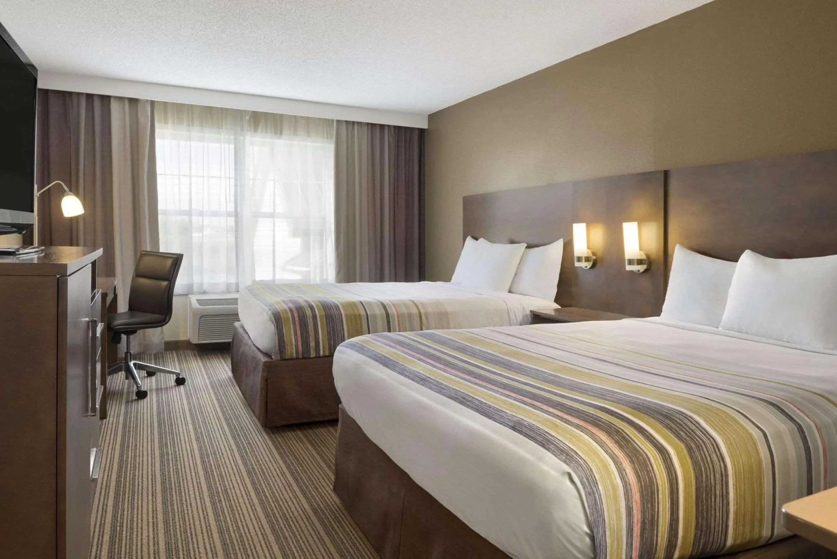 Bedroom, Bed in Country Inn & Suites by Radisson, Ankeny, IA