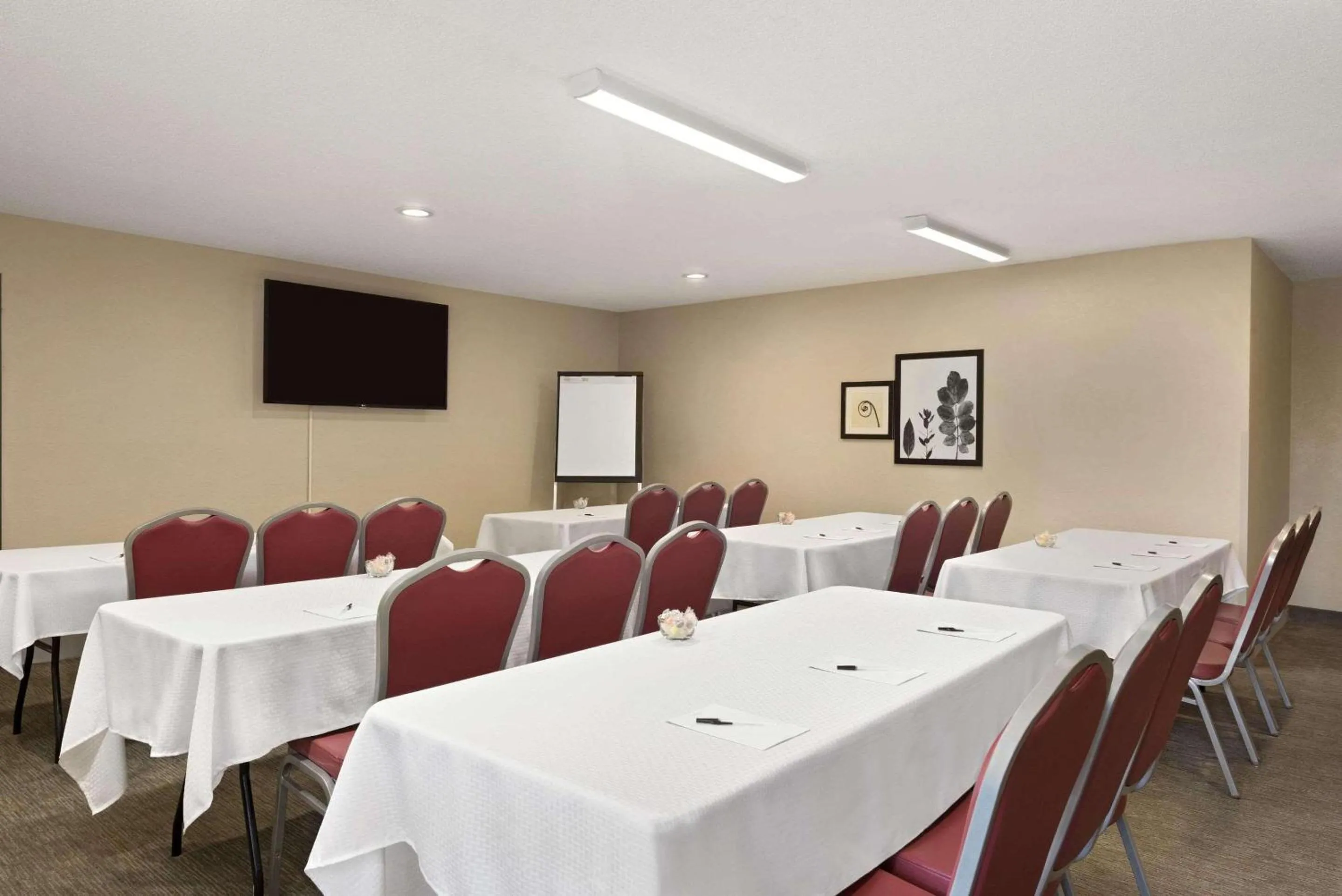 Meeting/conference room in Country Inn & Suites by Radisson, Ankeny, IA