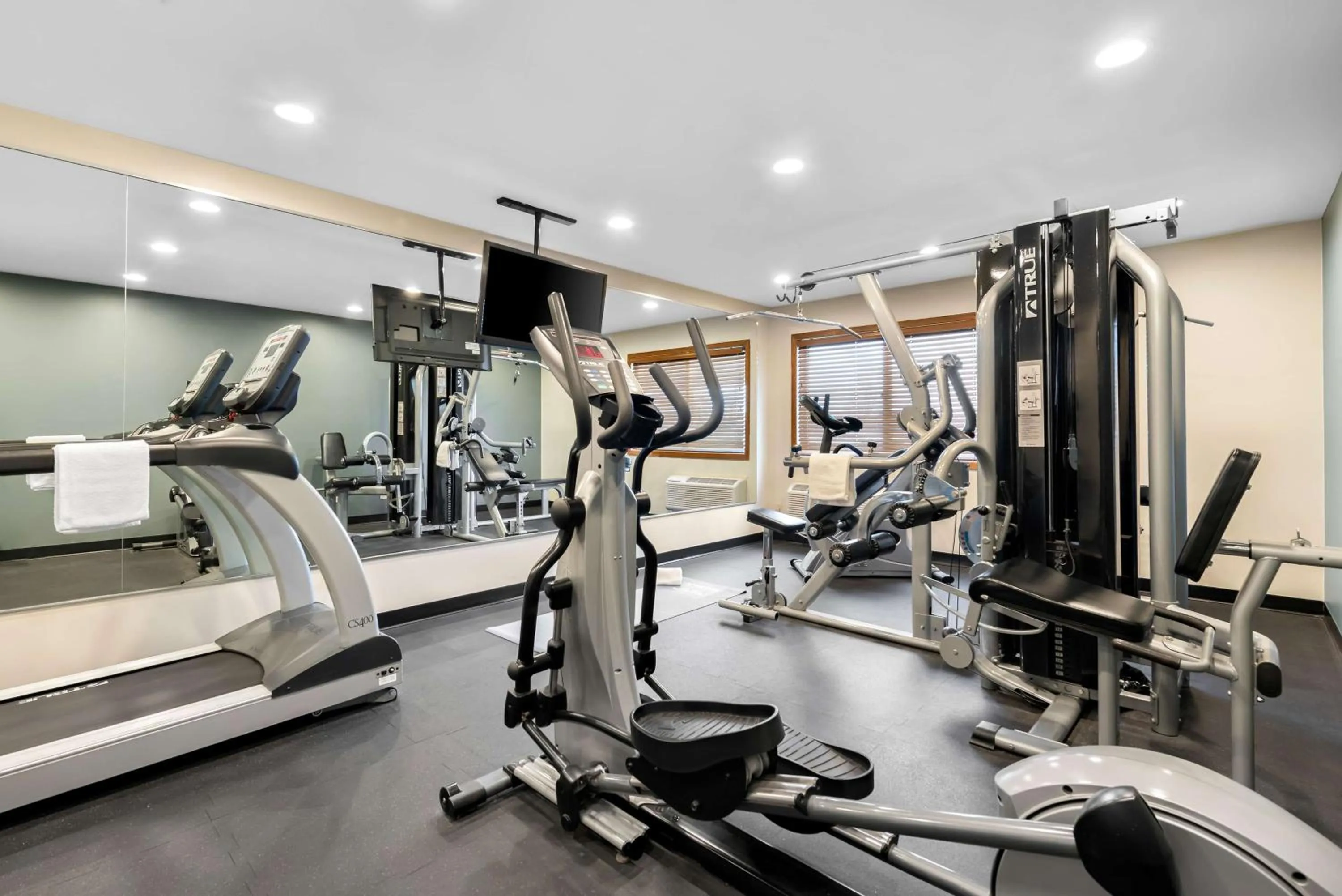 Fitness centre/facilities in Best Western Inn
