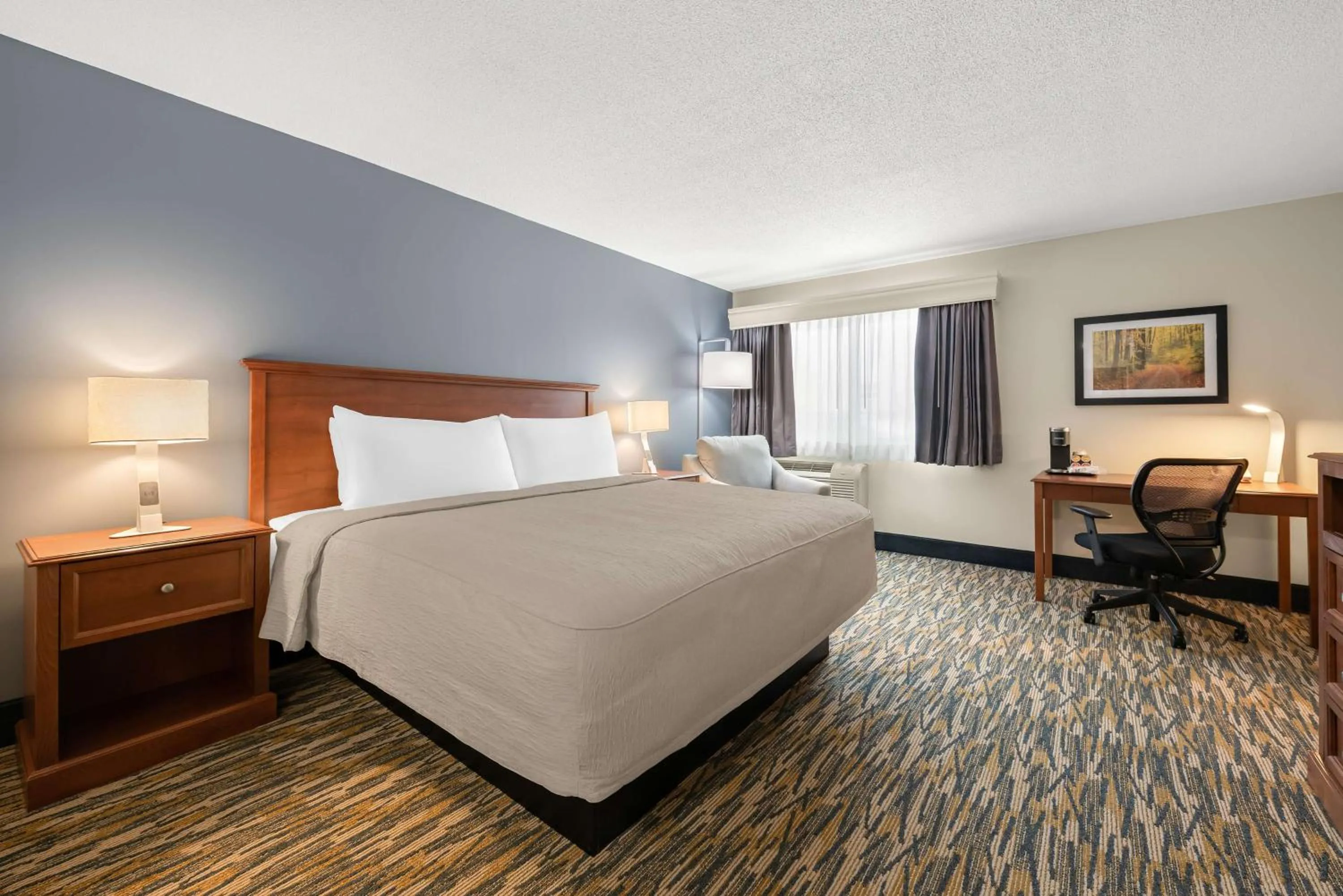 Bedroom, Bed in Best Western Inn