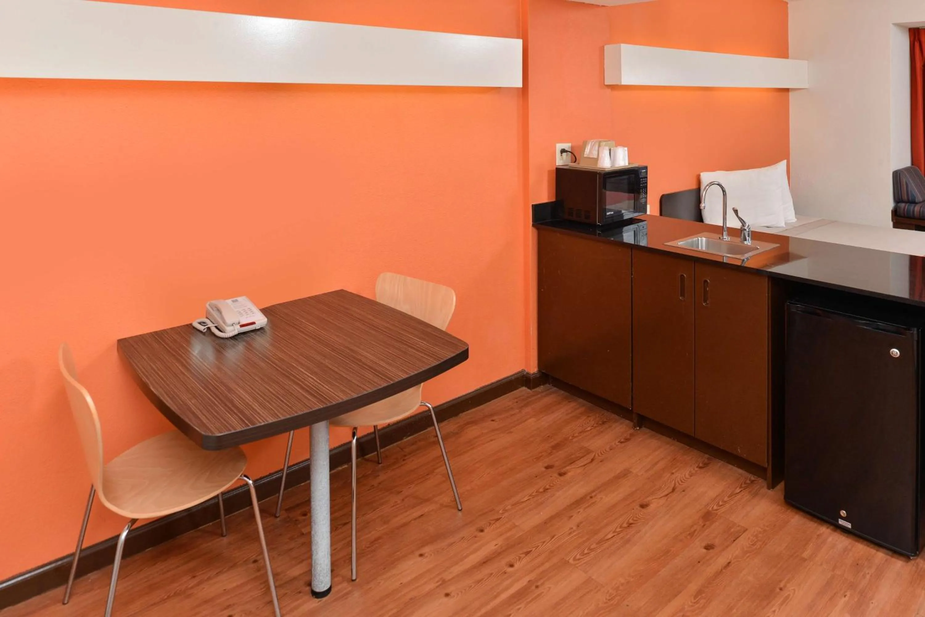 Photo of the whole room in Motel 6-Richburg, SC