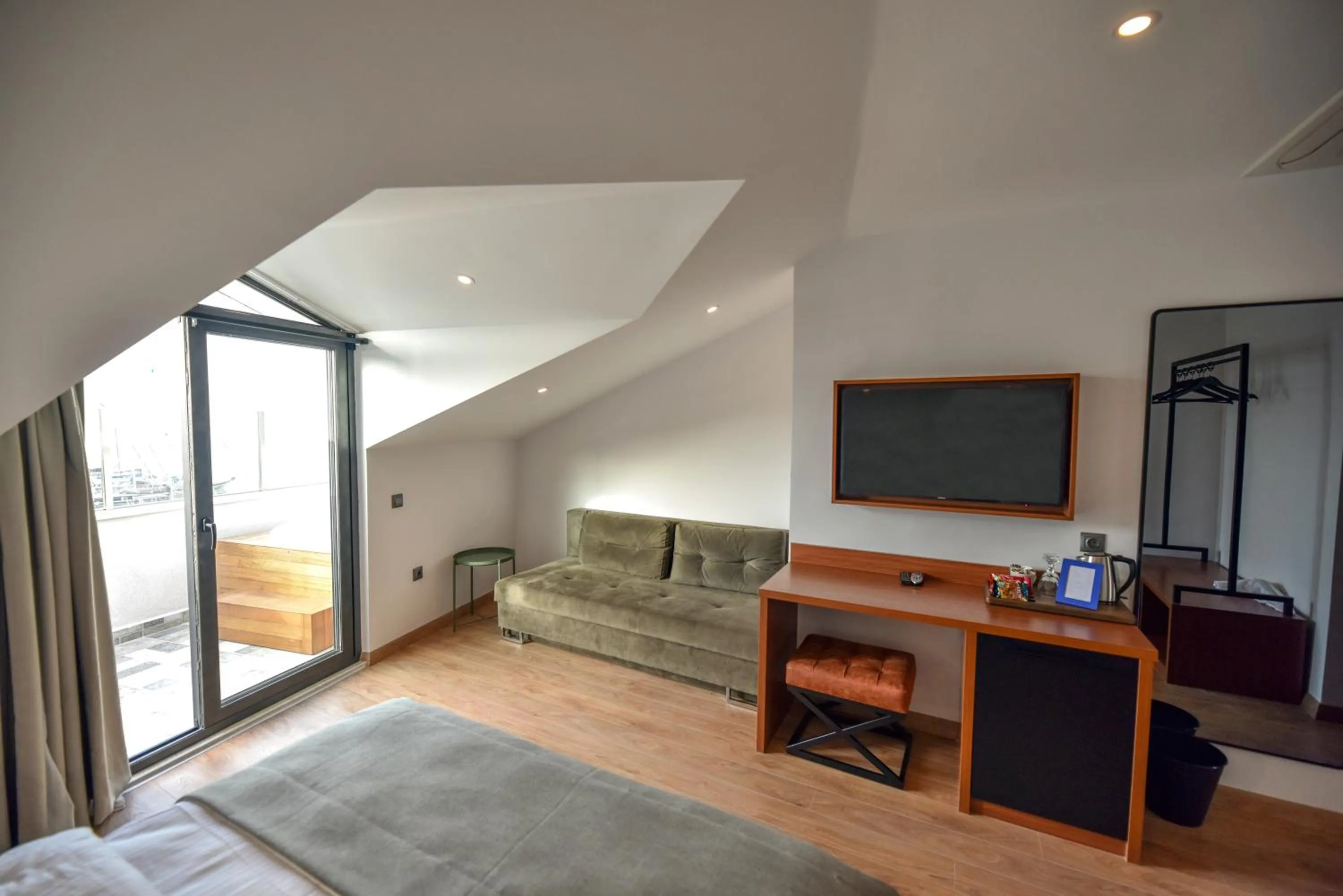 Food close-up, TV/Entertainment Center in LAFARINE HOTEL