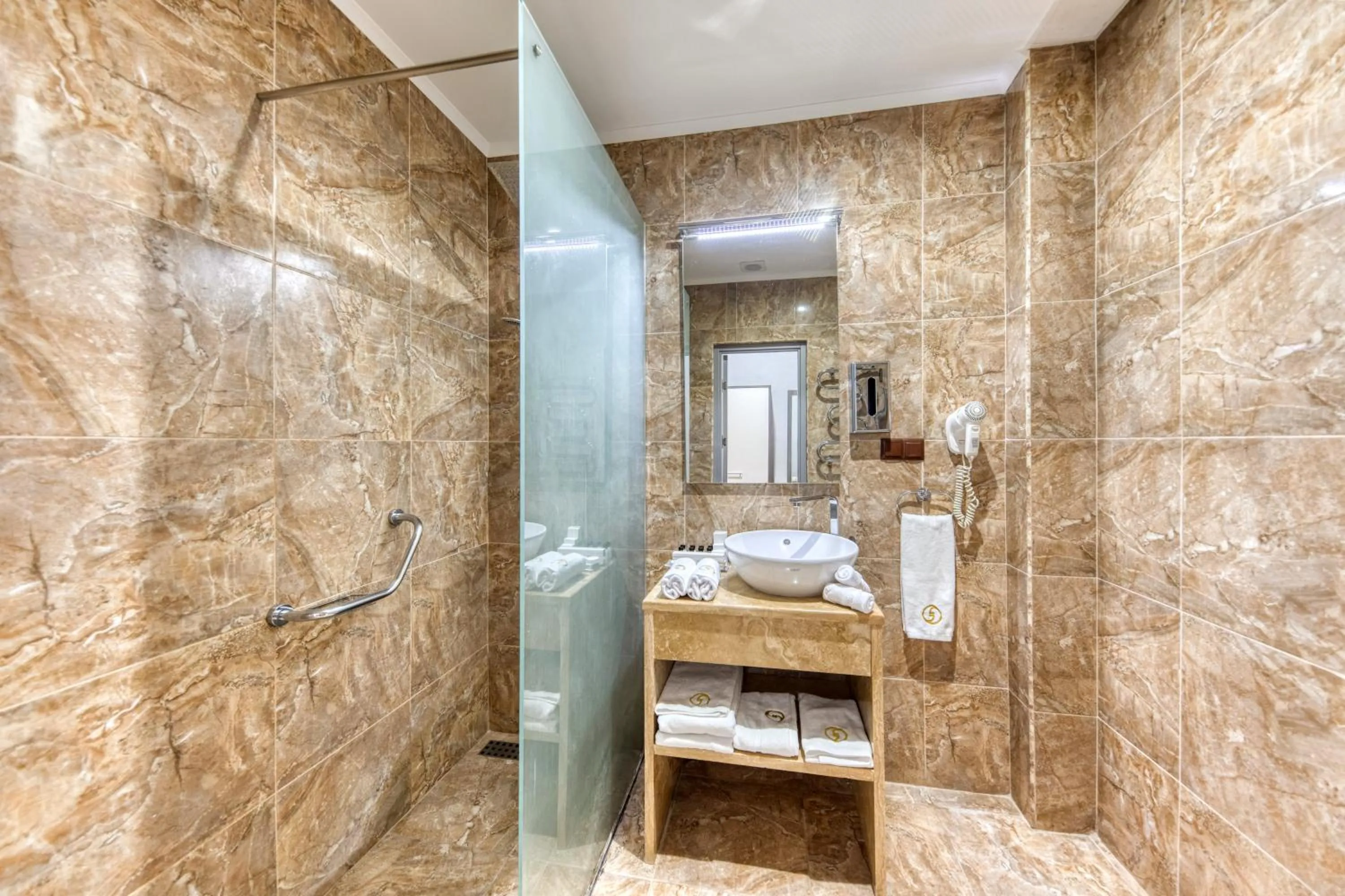 Shower in Kecharis Hotel & Resort