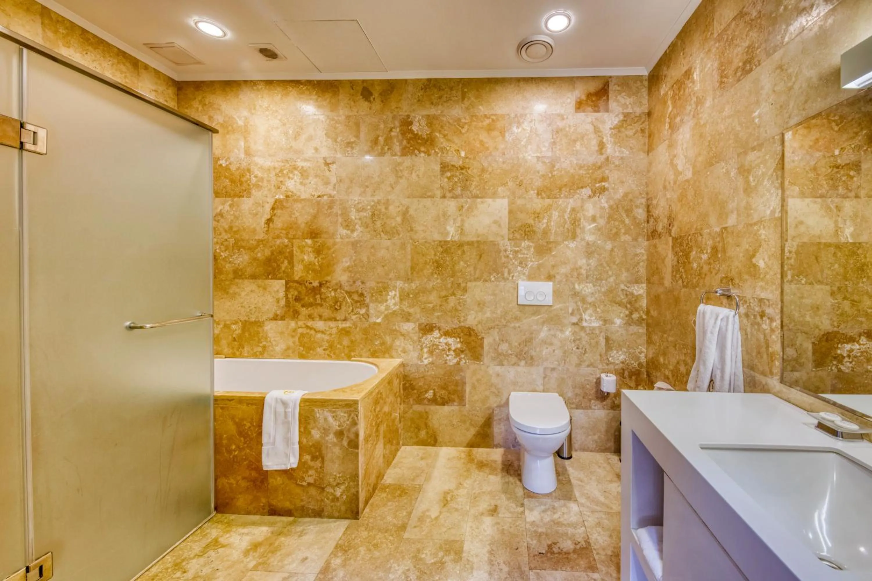 Shower in Kecharis Hotel & Resort