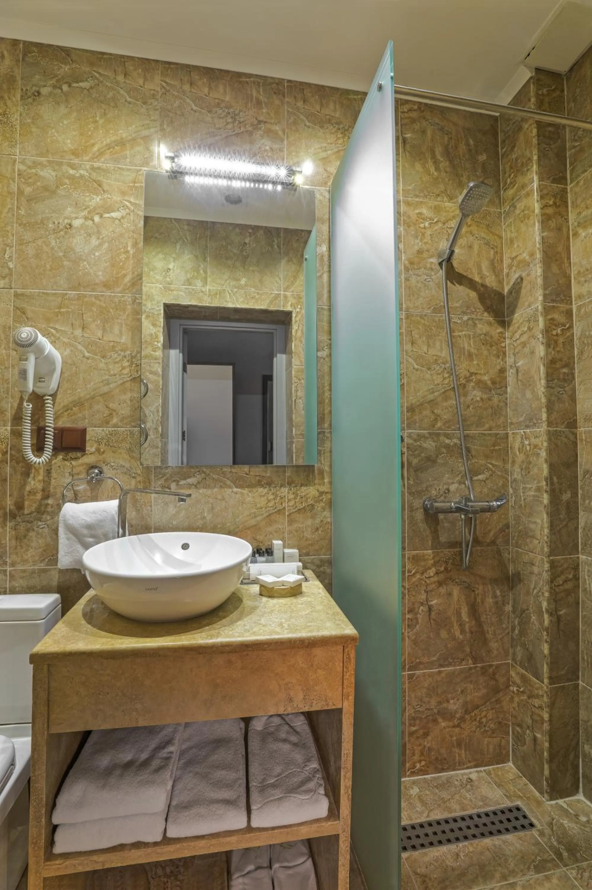 Shower in Kecharis Hotel & Resort