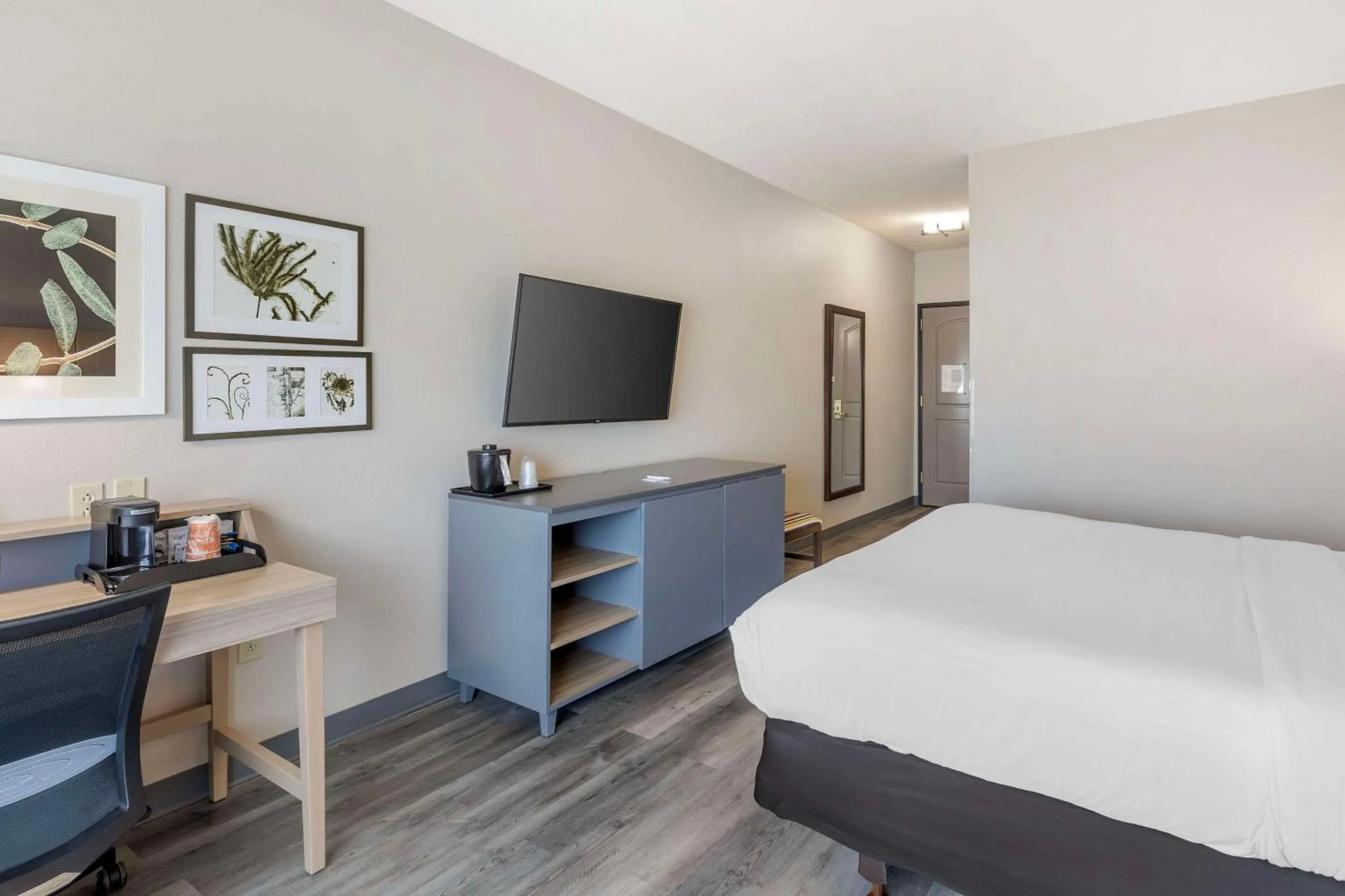 Bedroom, Bed in Country Inn & Suites by Radisson, St Peters, MO