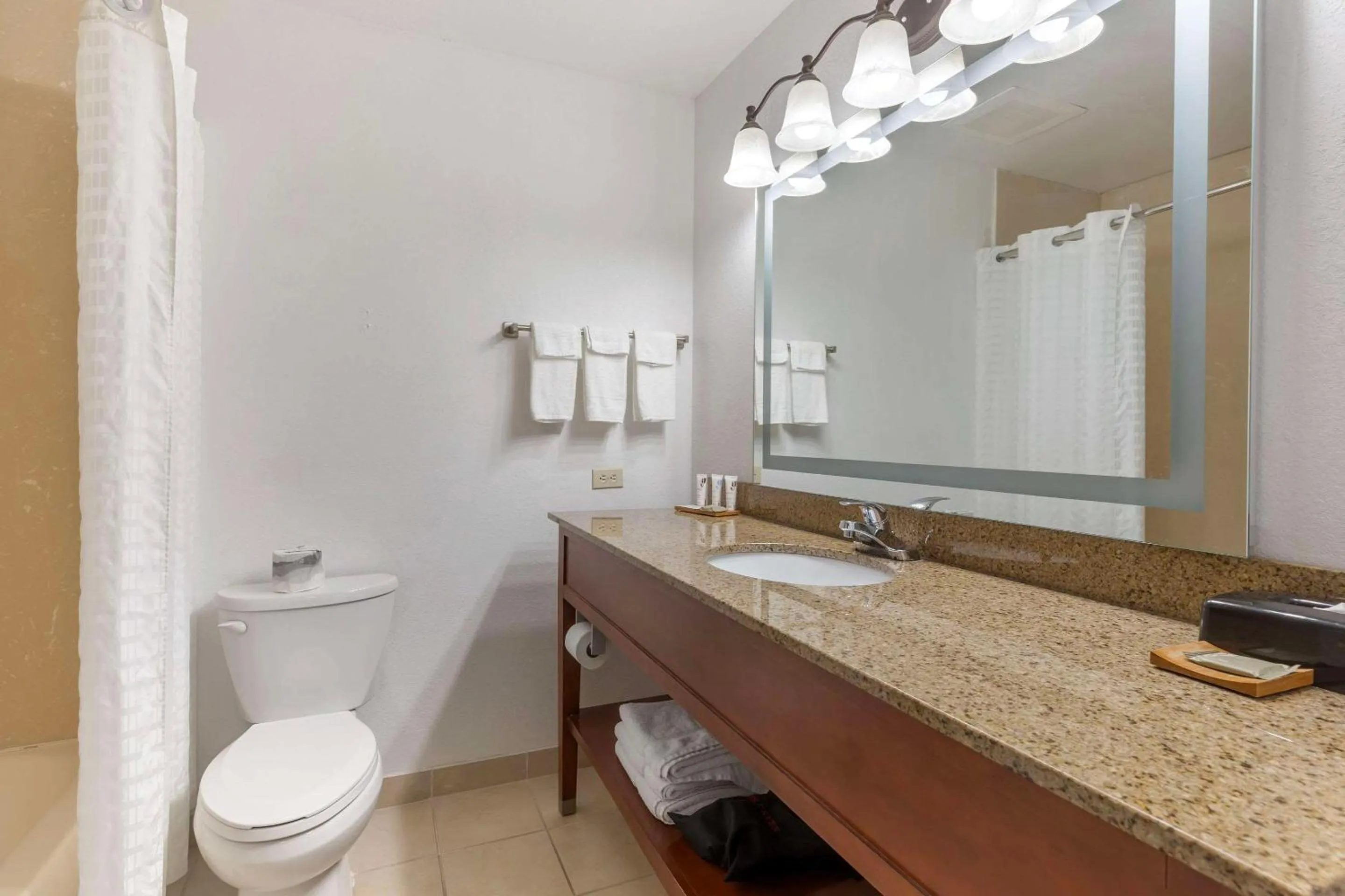 Bathroom in Country Inn & Suites by Radisson, St Peters, MO