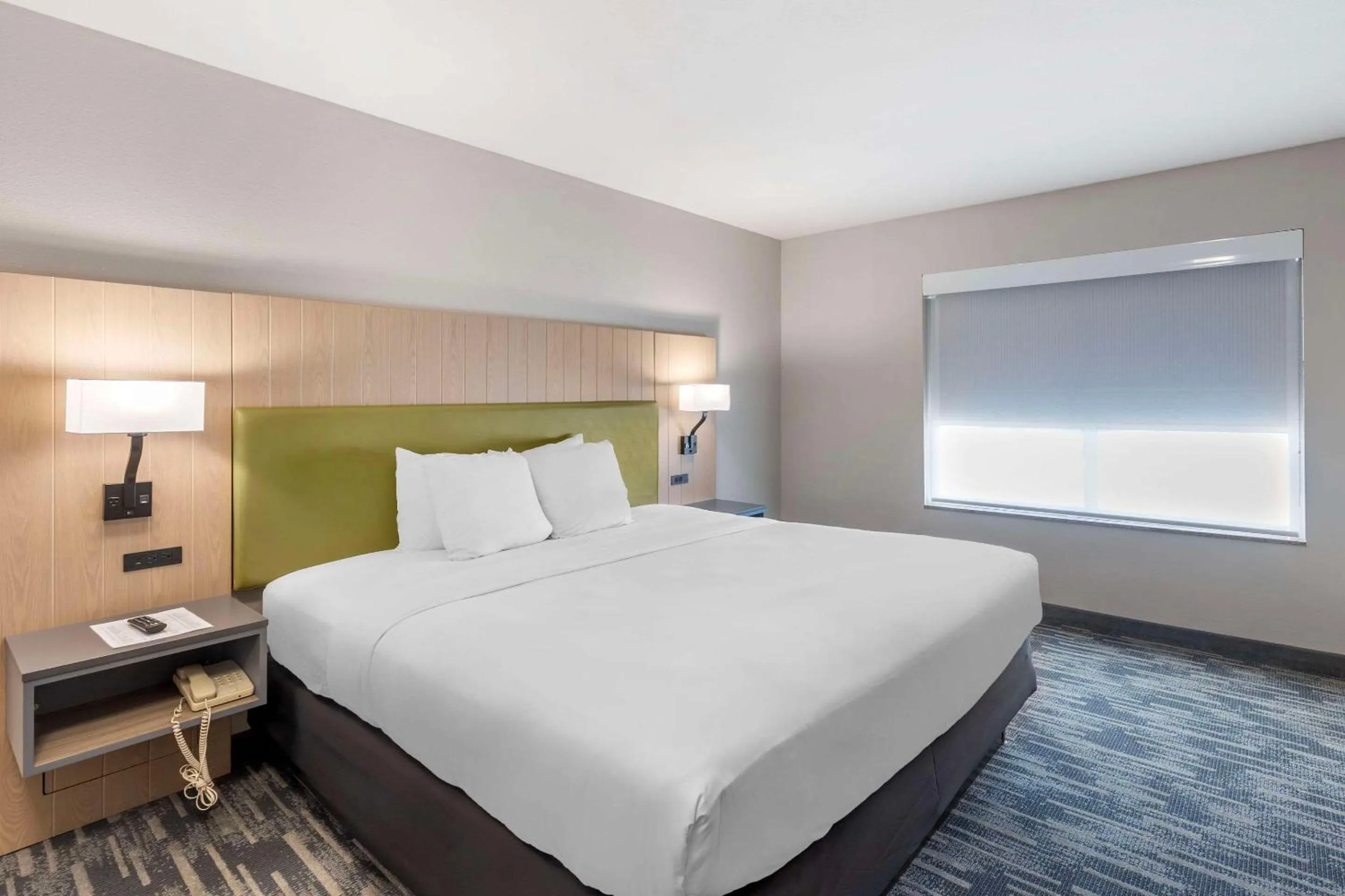 Bedroom, Bed in Country Inn & Suites by Radisson, St Peters, MO