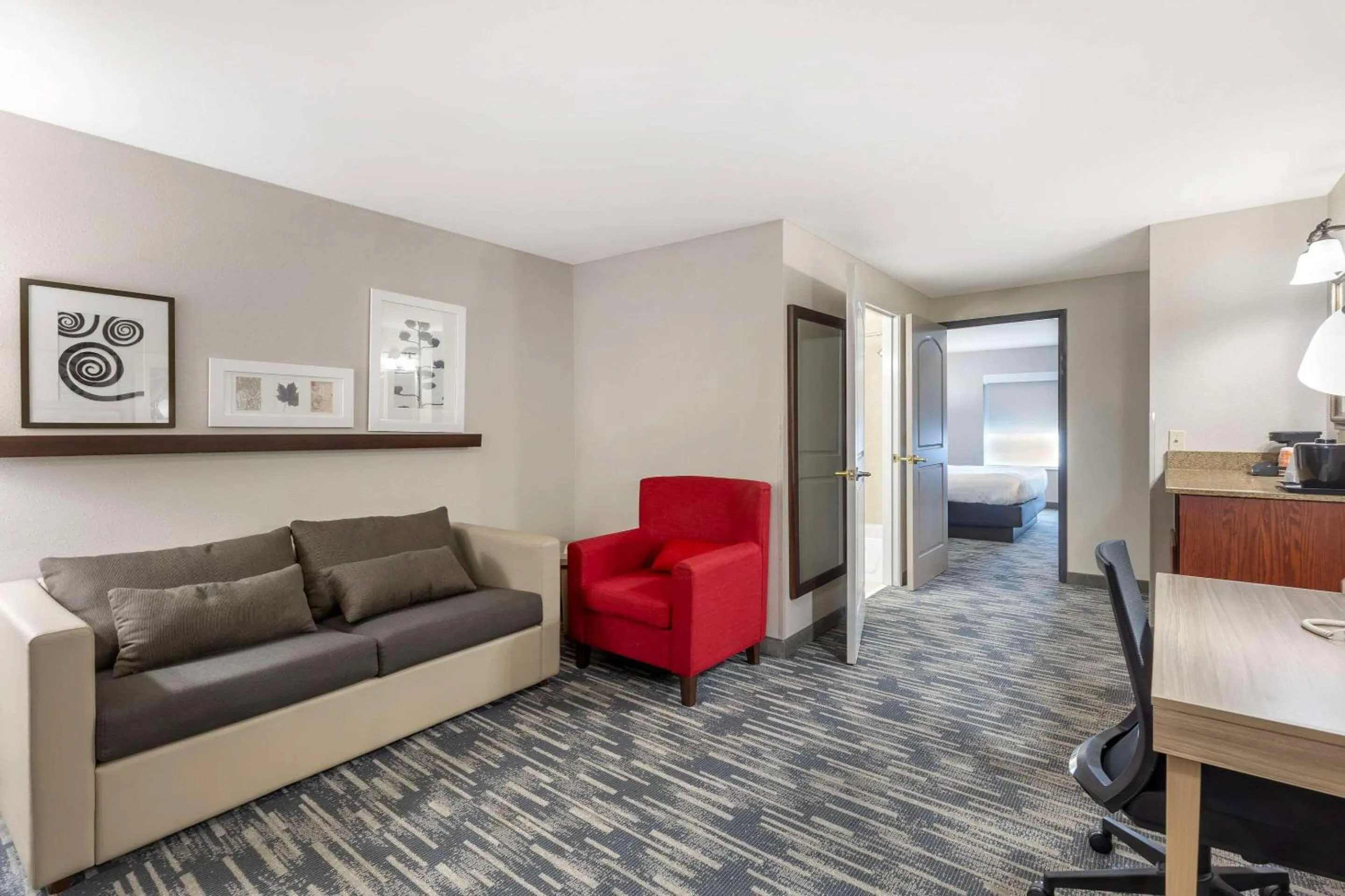 Bedroom in Country Inn & Suites by Radisson, St Peters, MO