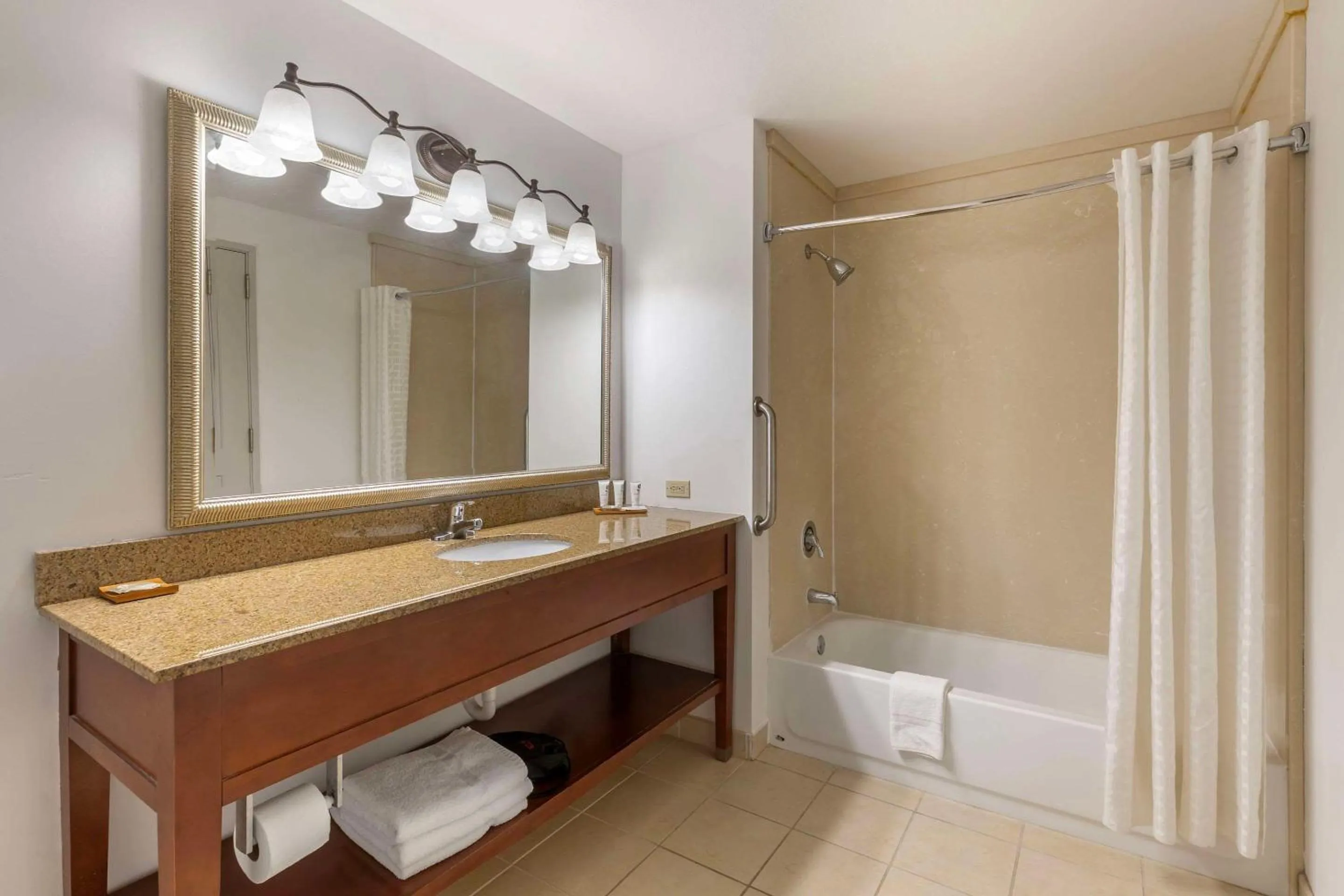 Bathroom in Country Inn & Suites by Radisson, St Peters, MO